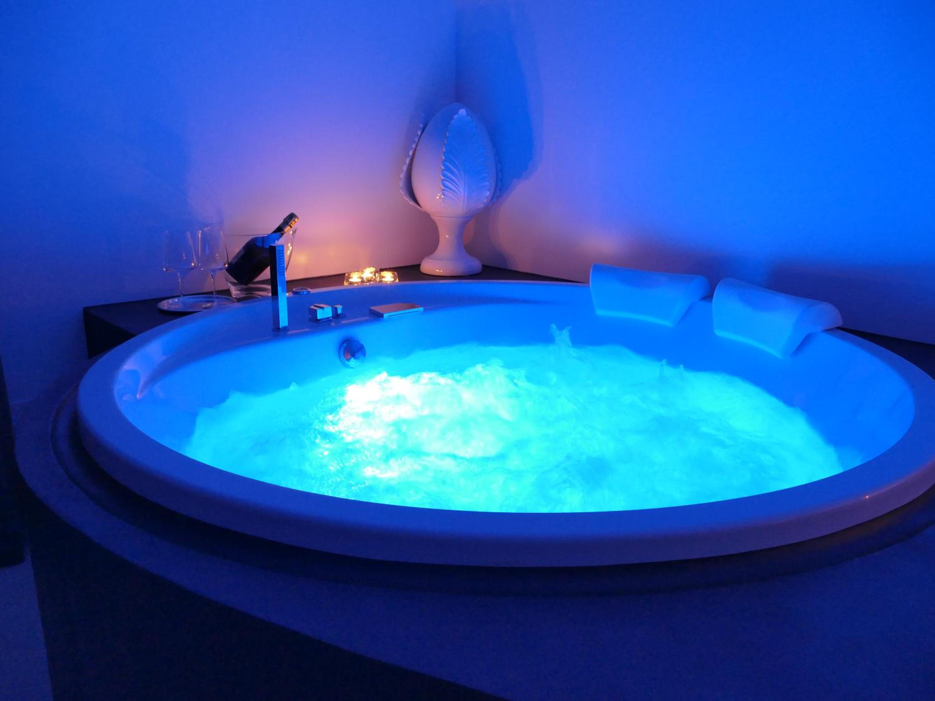 Queen Room with Spa Bath - Photo 8
