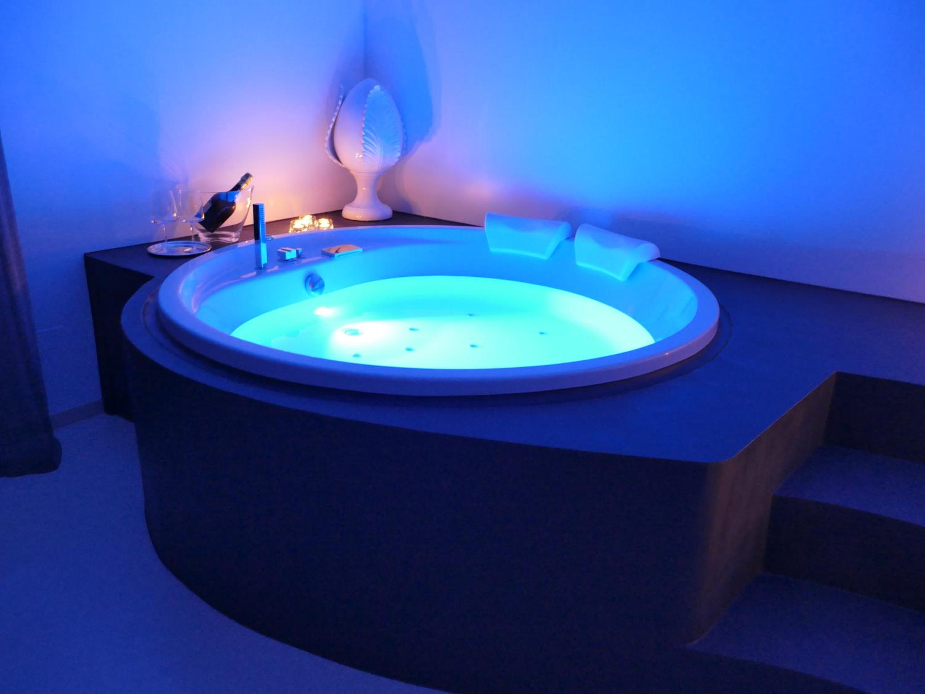 Queen Room with Spa Bath - Photo 5