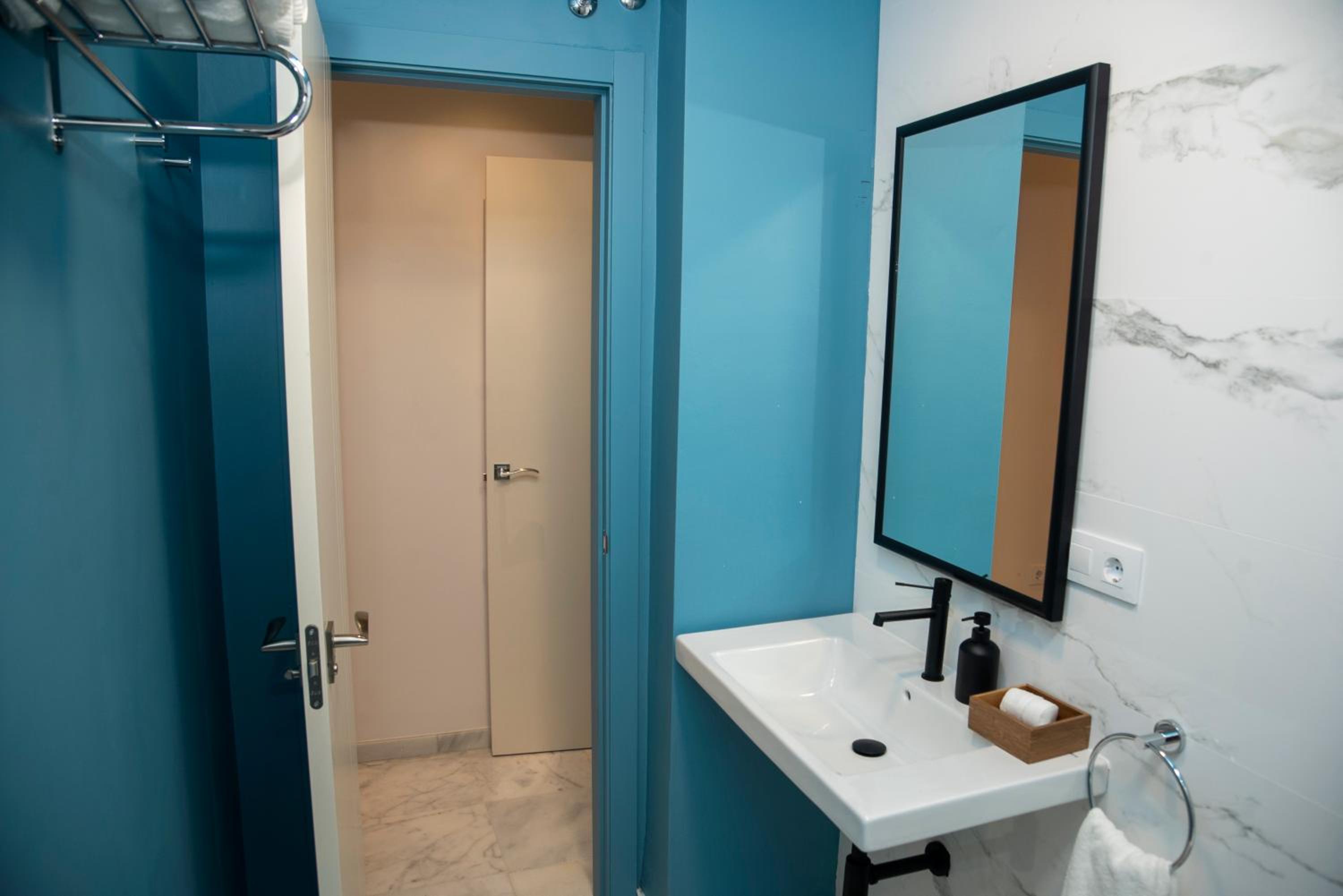 One-Bedroom Apartment - Photo 32