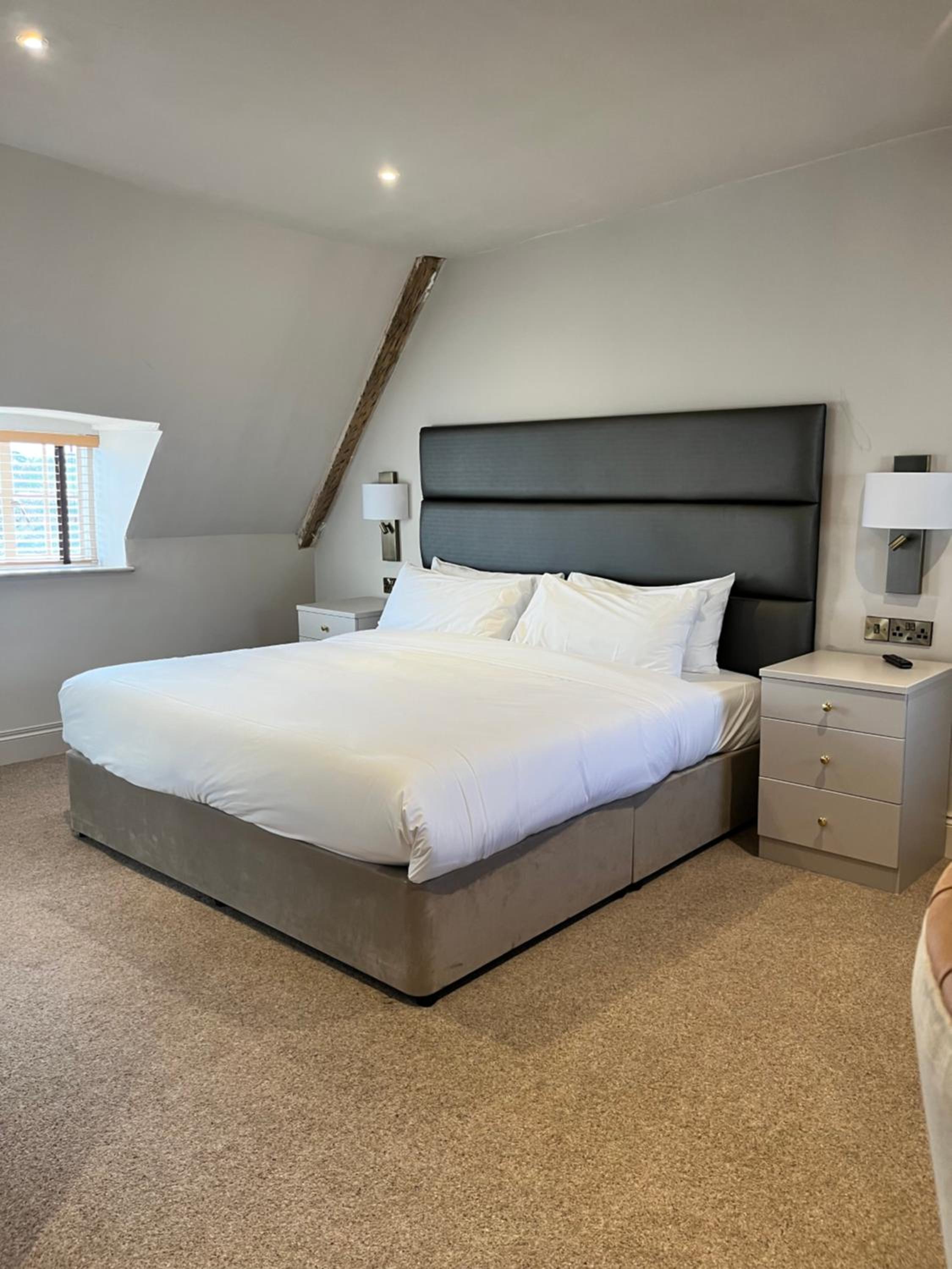 Deluxe King Room - Photo 5
