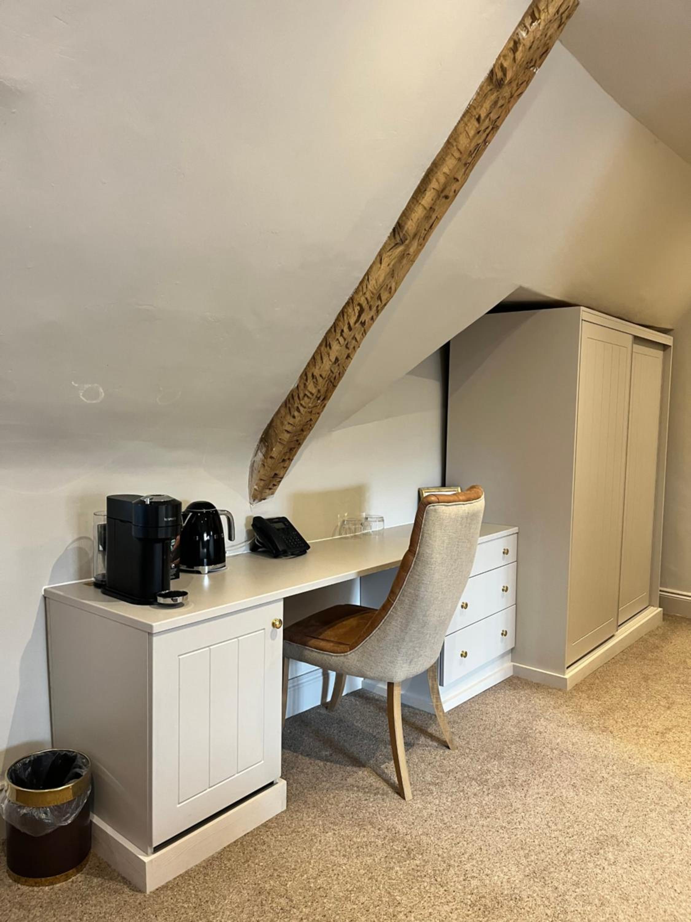 Deluxe King Room - Photo 4