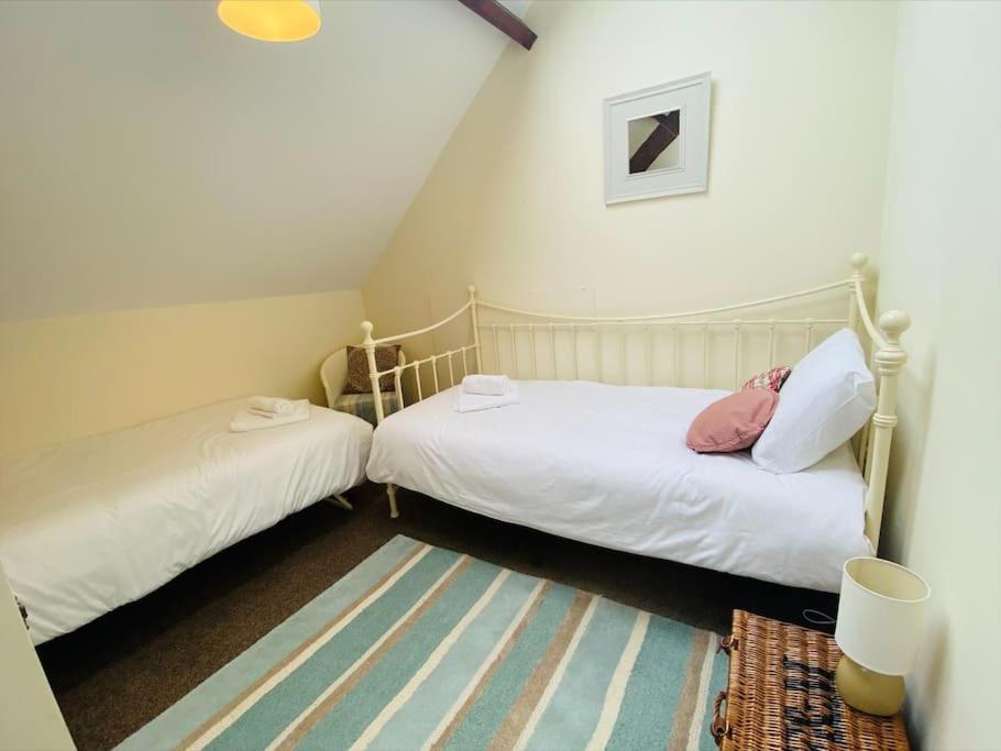 Five-Bedroom House photo 2