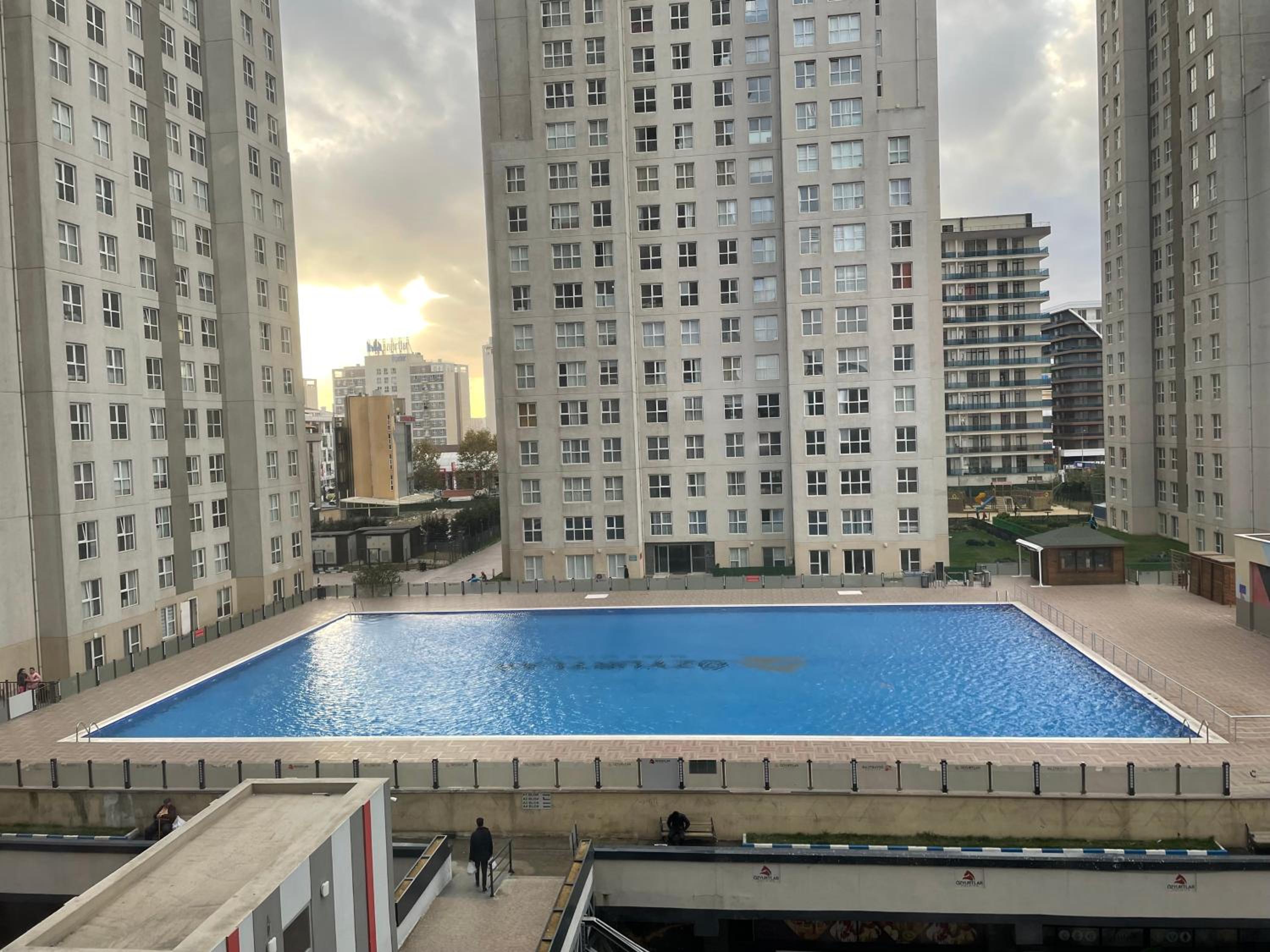 Double Room with Pool View - Photo 3