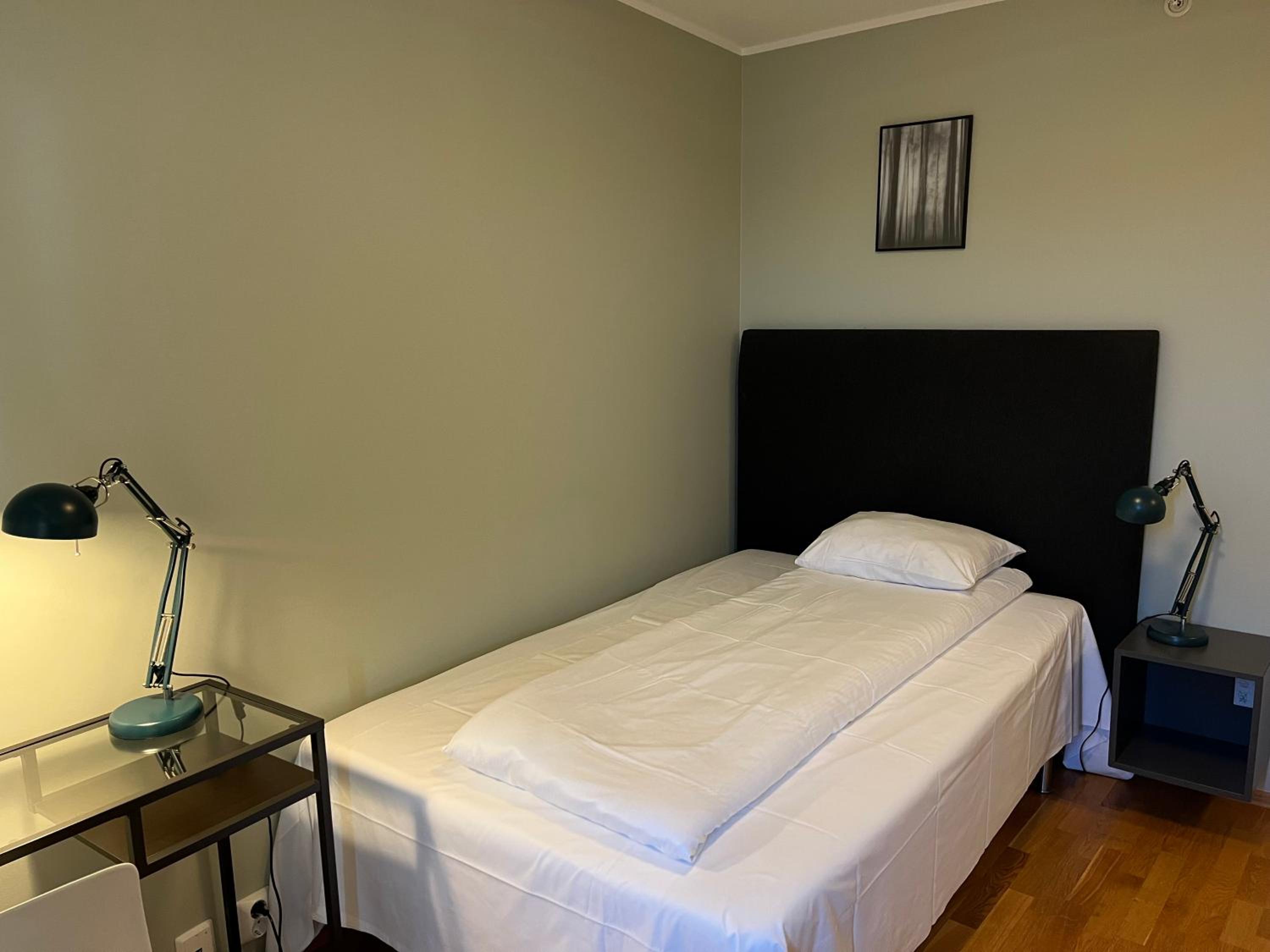 Single Room with Bathroom photo 1