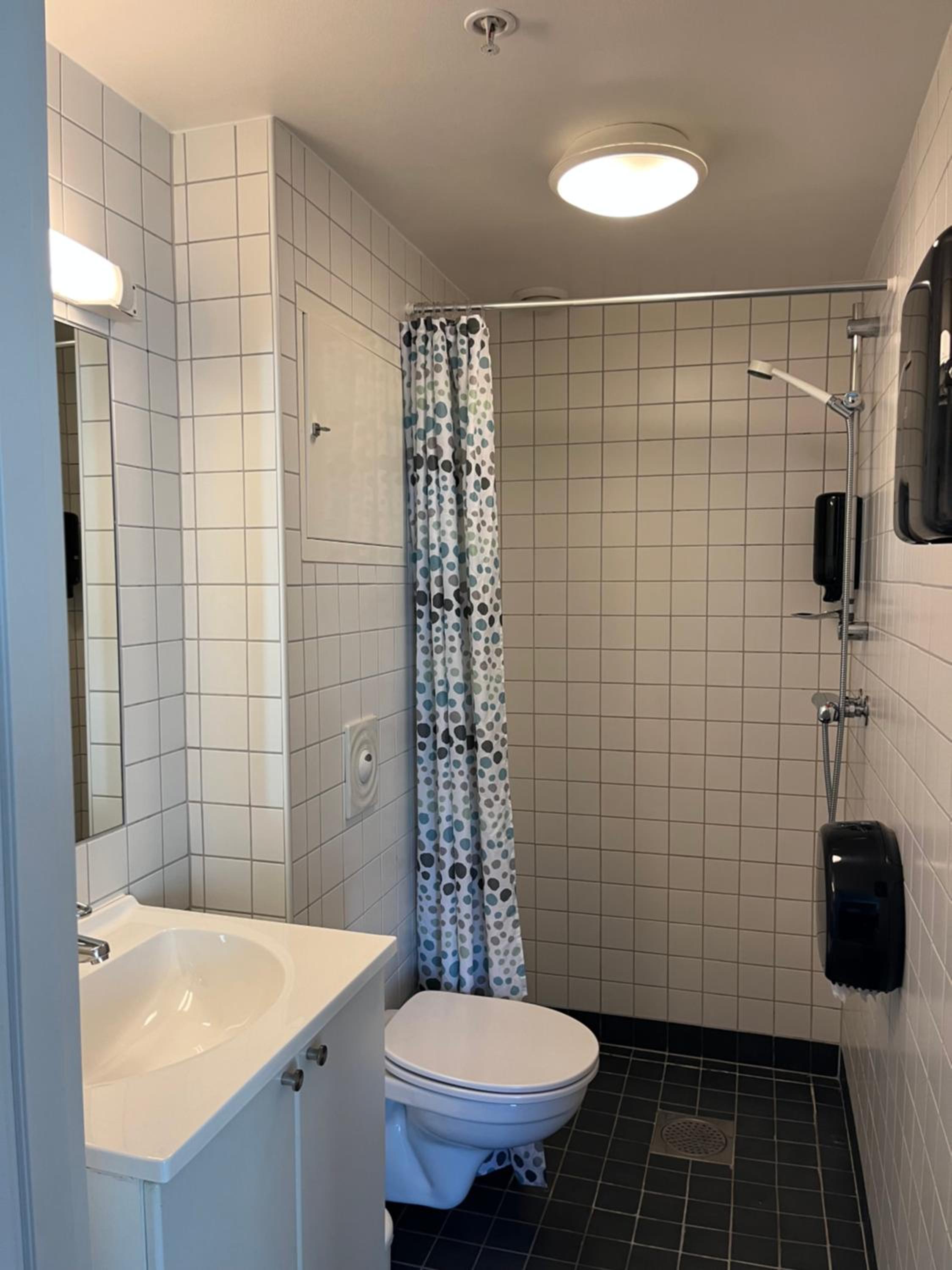 Single Room with Bathroom photo 2