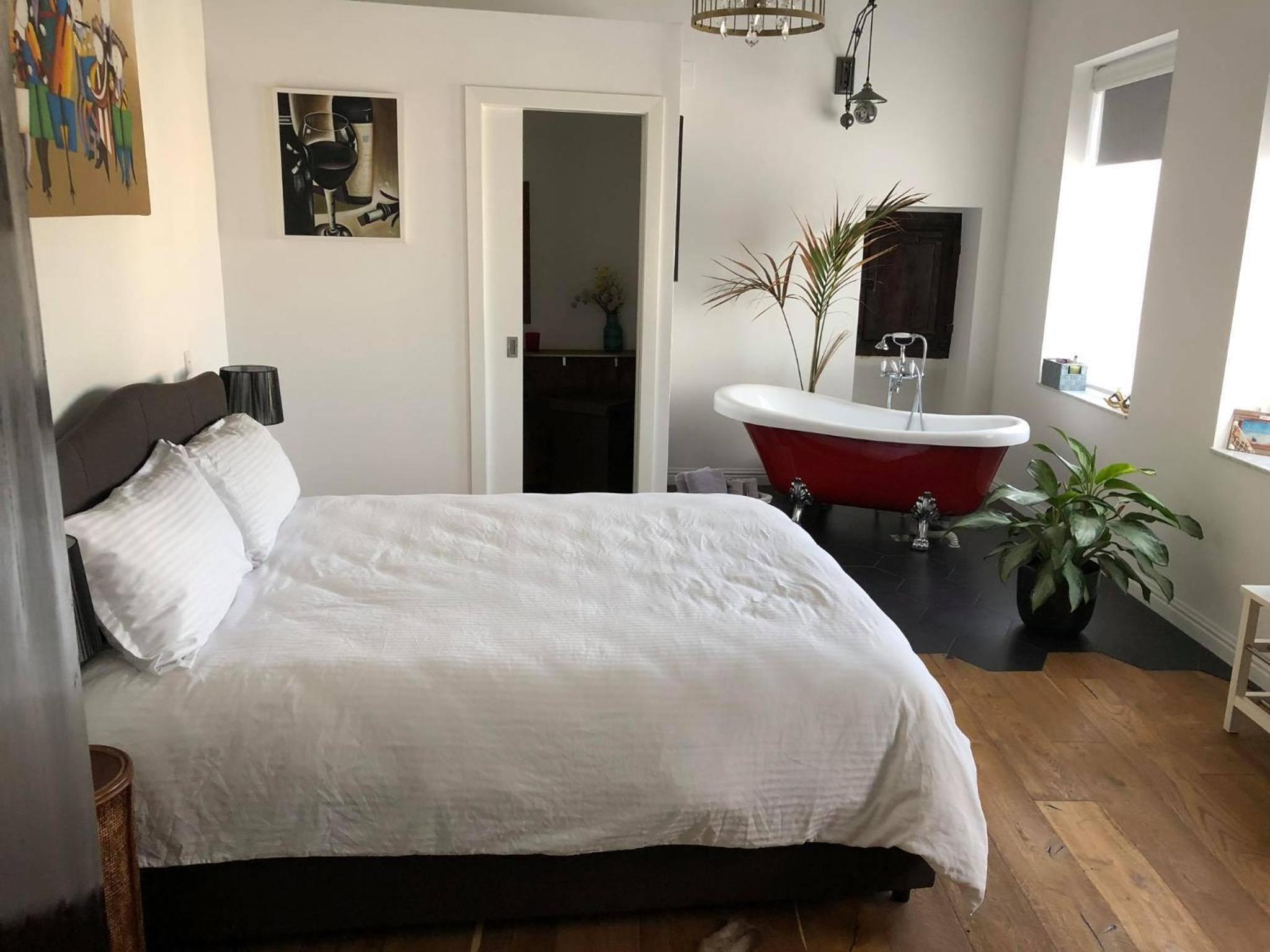 Three-Bedroom House photo 3