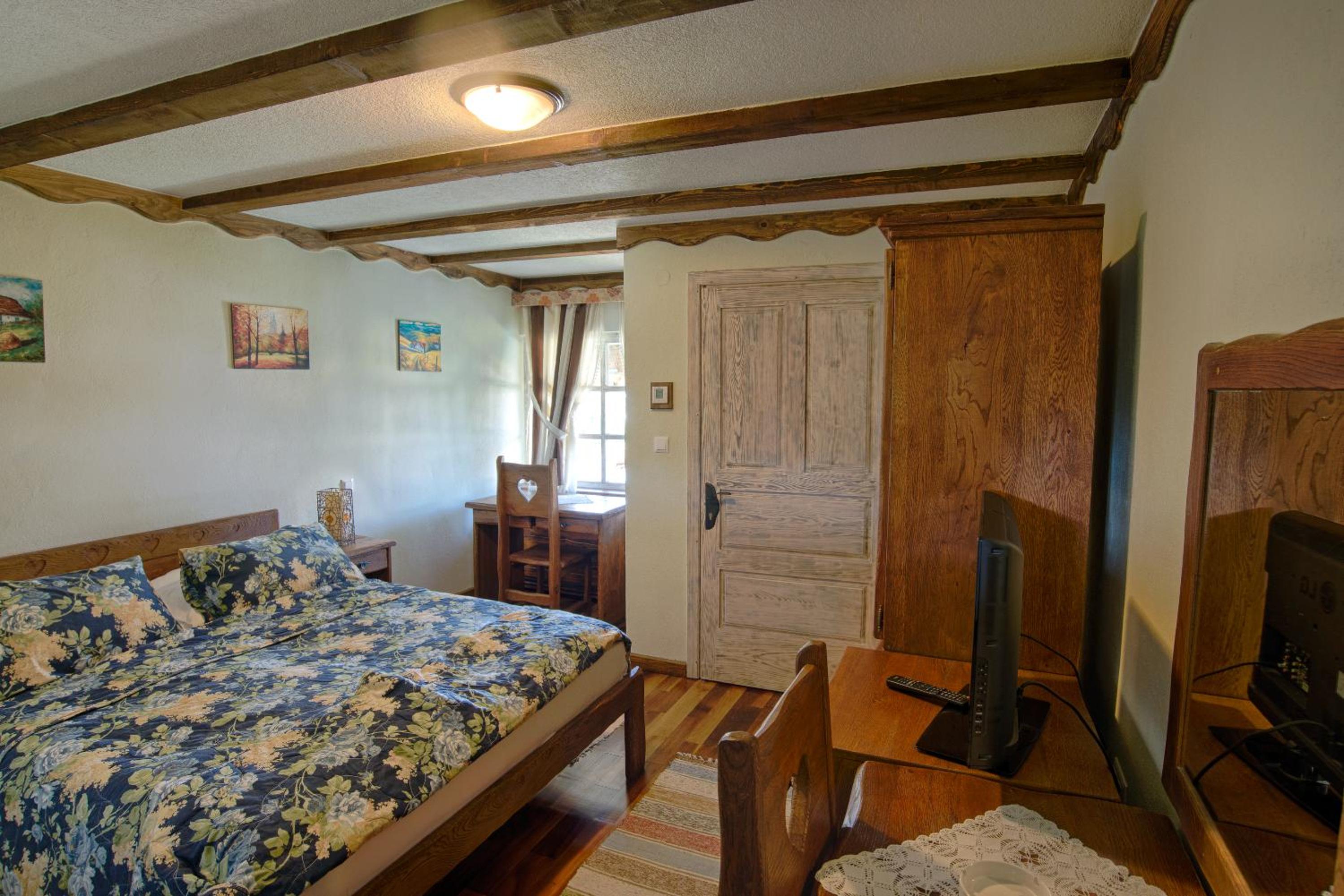 Double Room - Photo 10