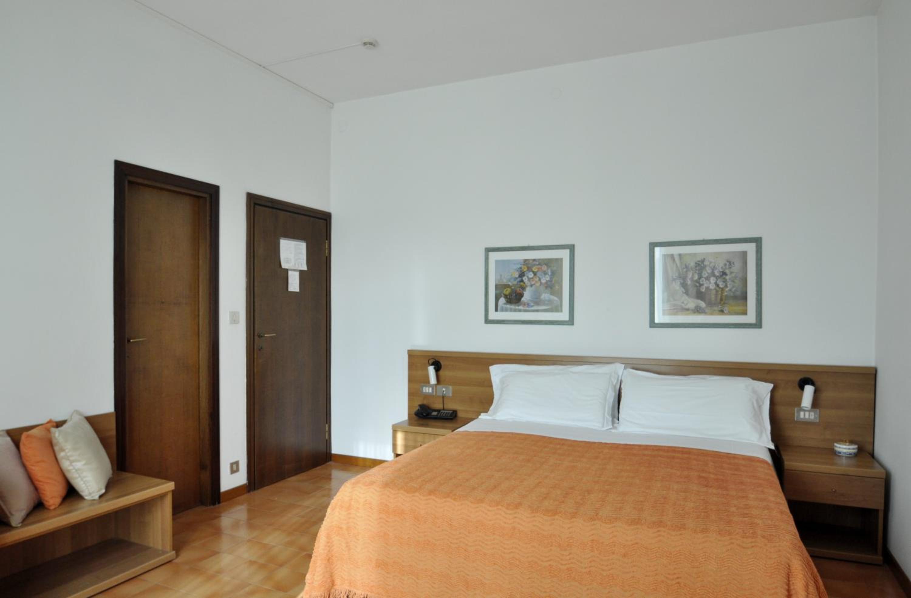 Double or Twin Room photo 1