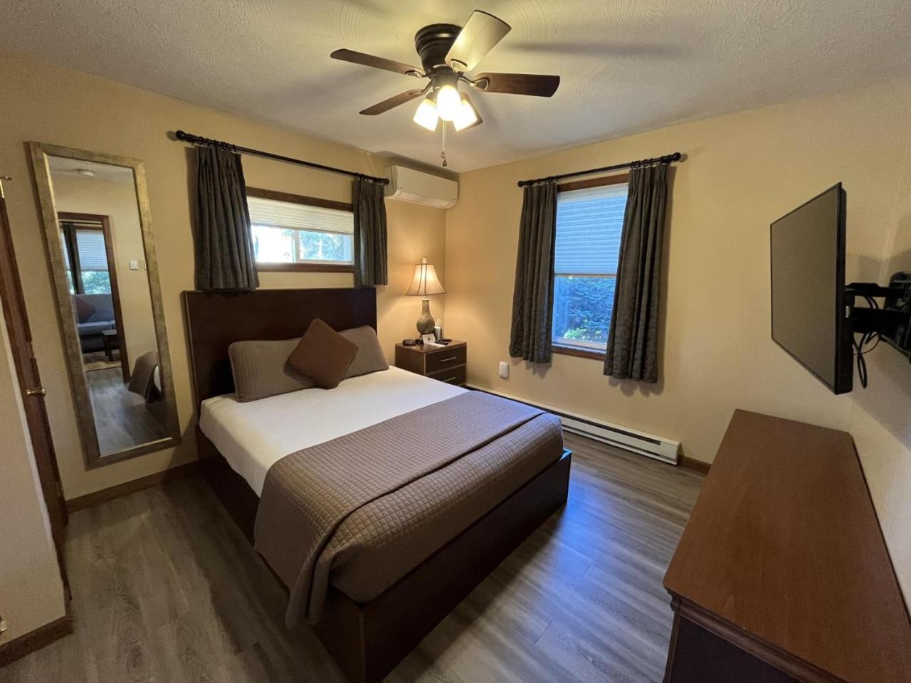 Cottage with Queen Bed - Photo 1