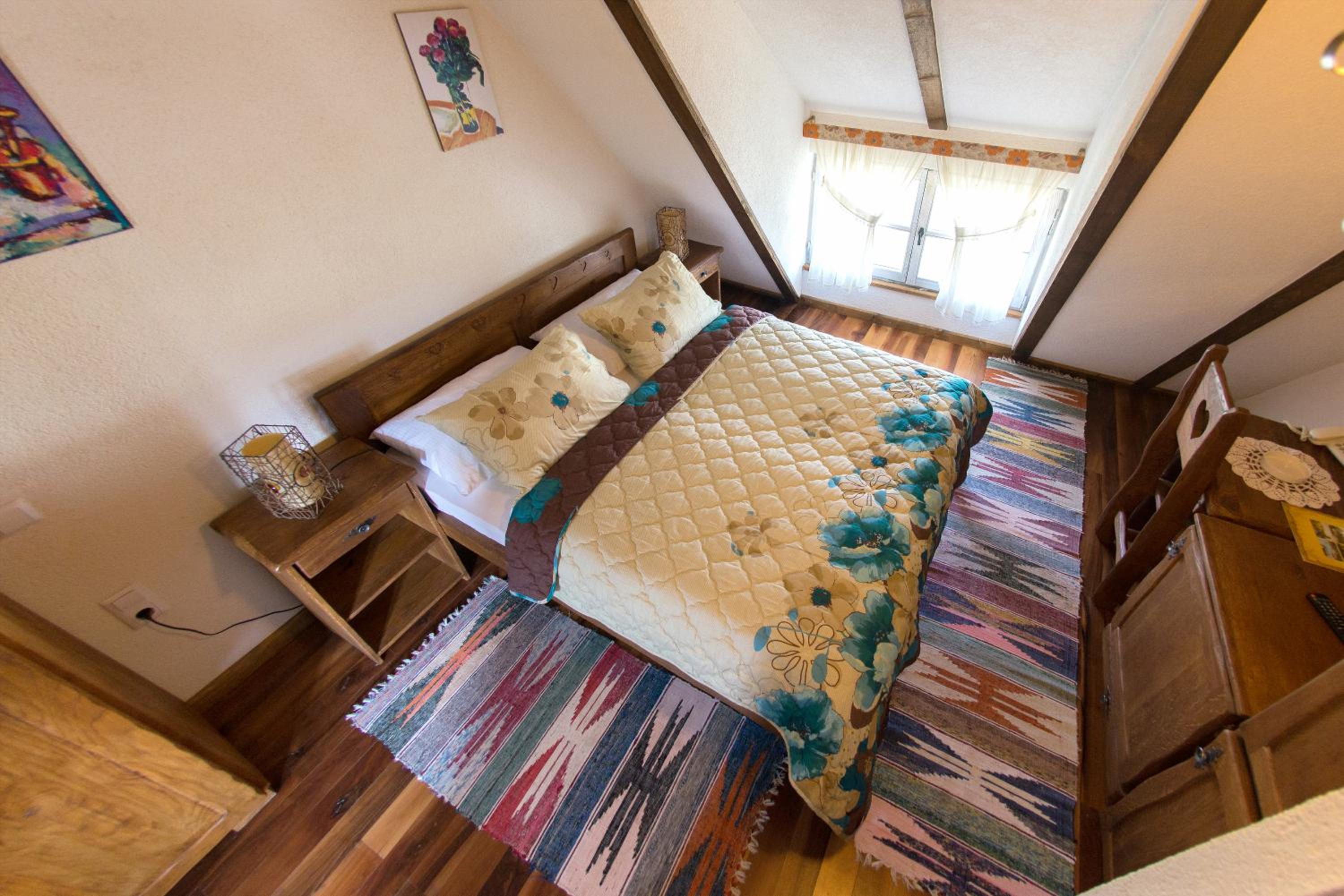 Double Room - Photo 9