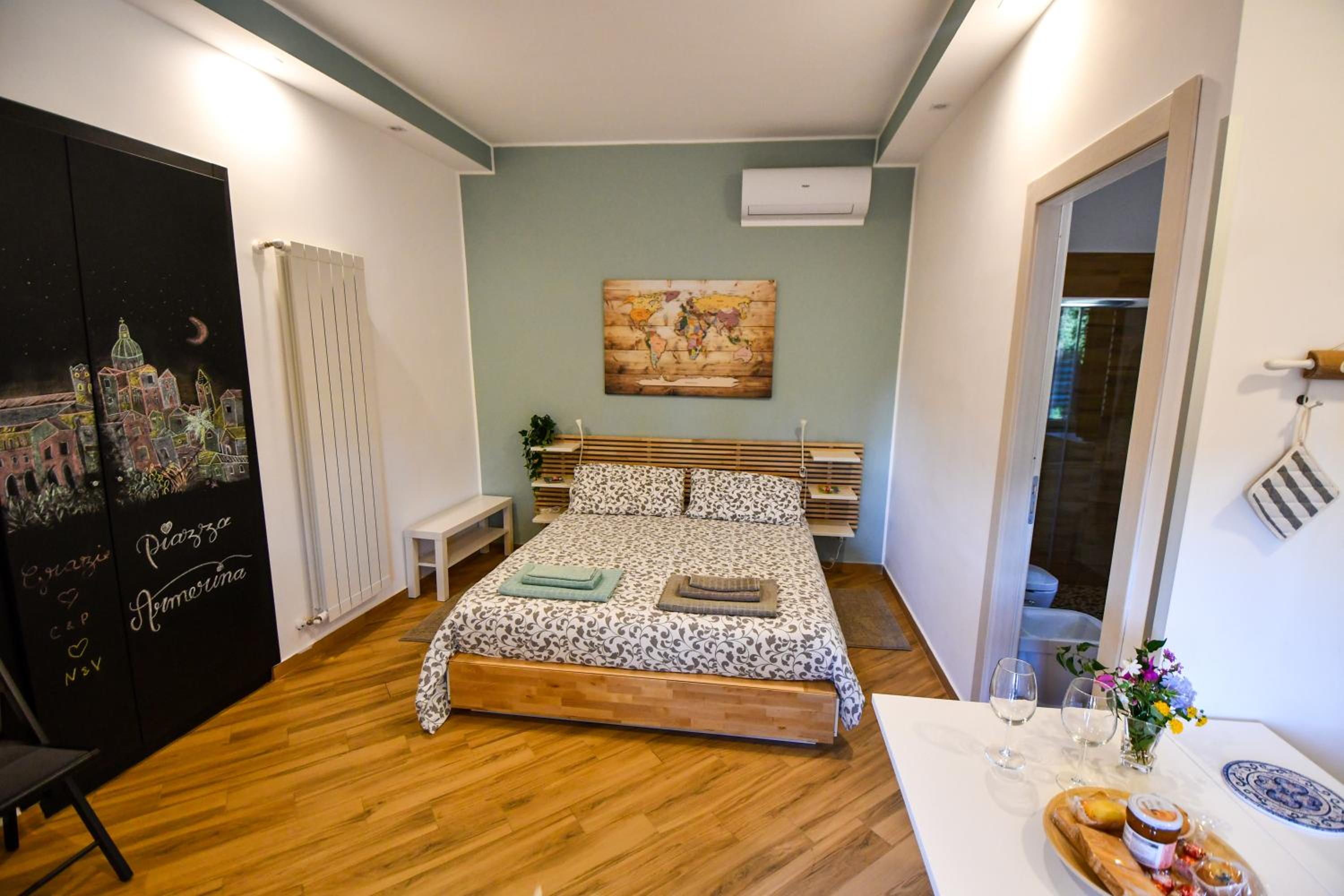 One-Bedroom House photo 1