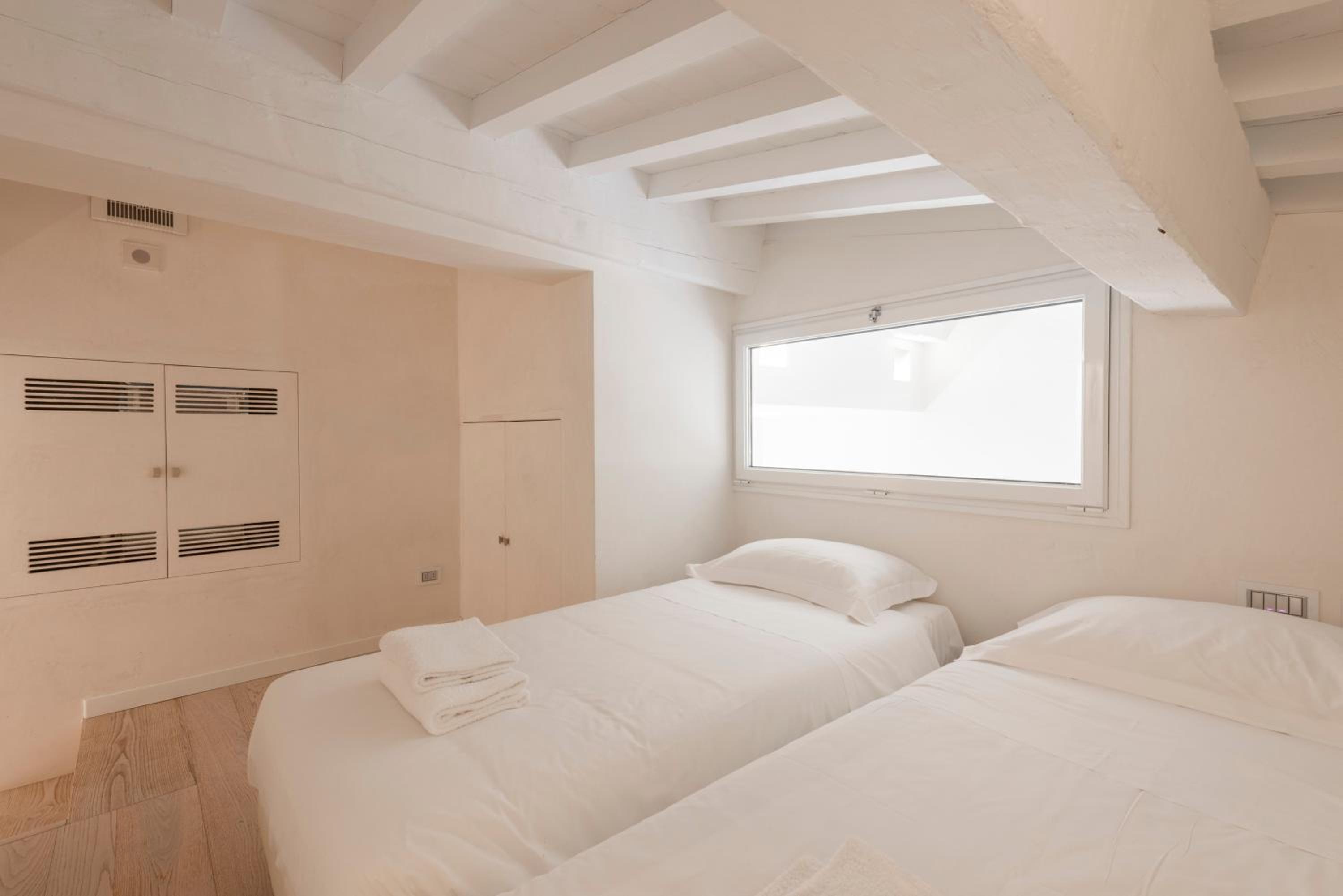 Three-Bedroom Apartment thumbnail 5