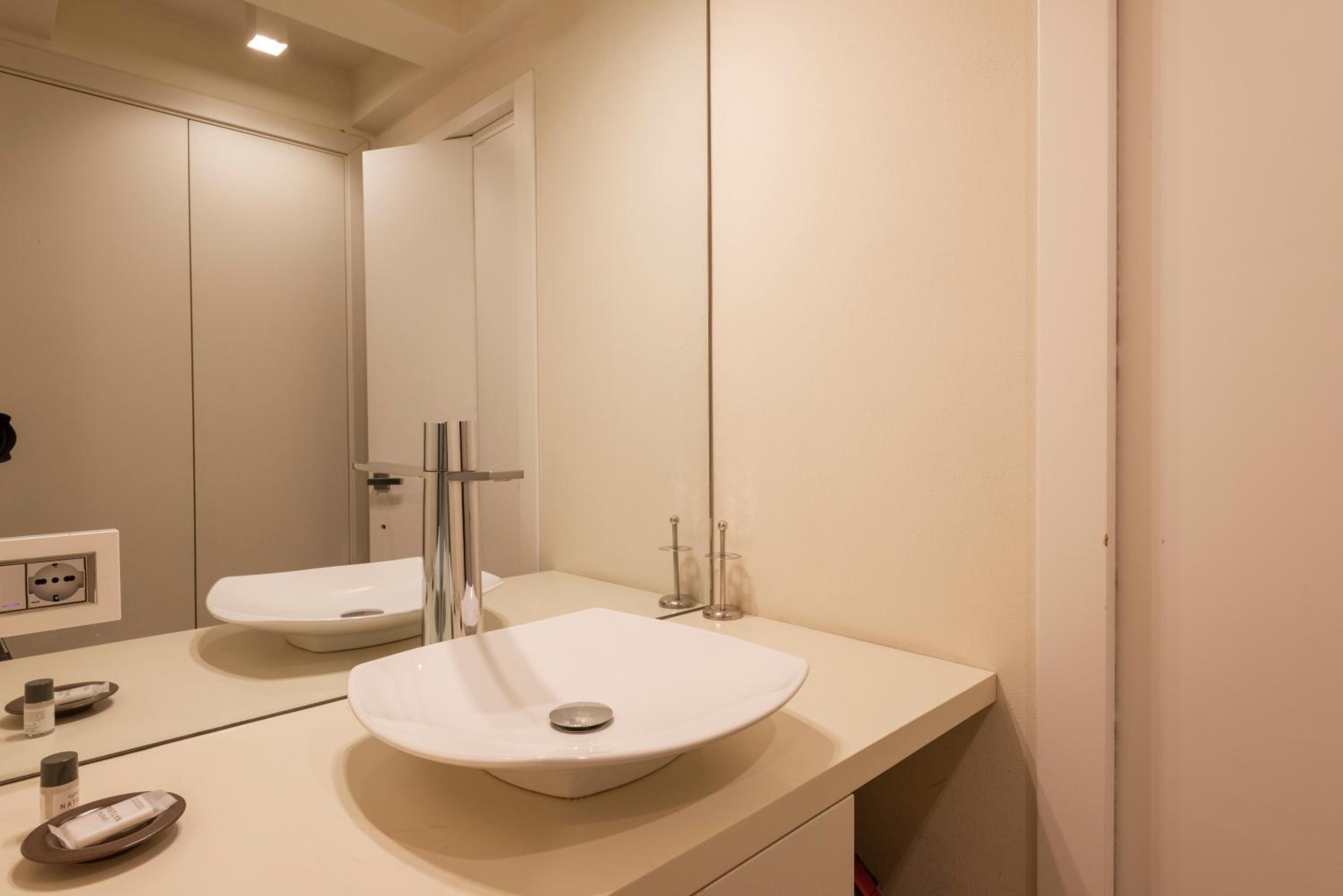 Three-Bedroom Apartment thumbnail 6