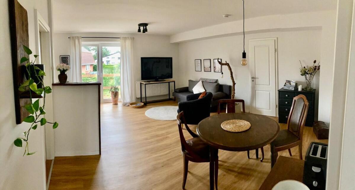 One-Bedroom Standard Apartment photo 1