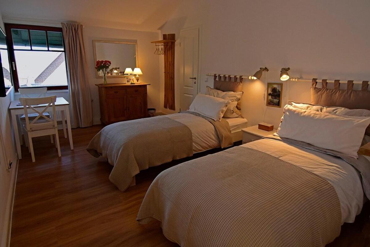 Twin Room with Private Bathroom photo 1