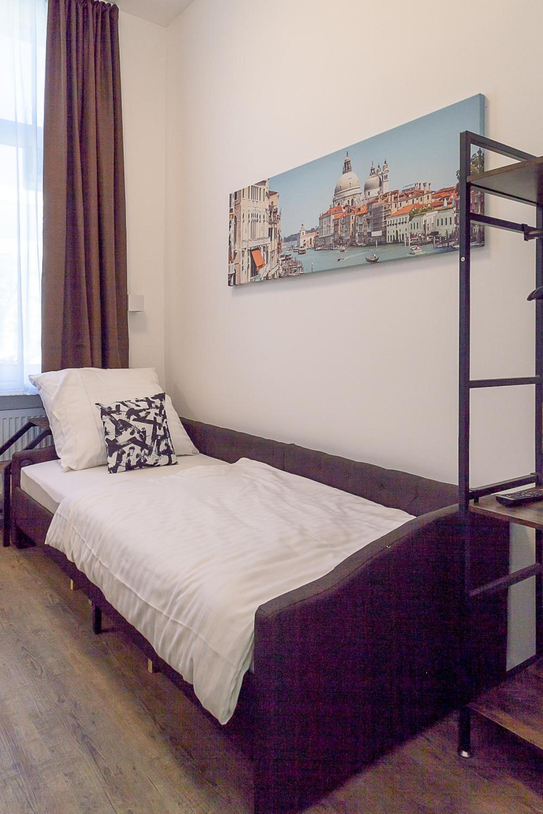 Twin Room with Private External Bathroom - Photo 2