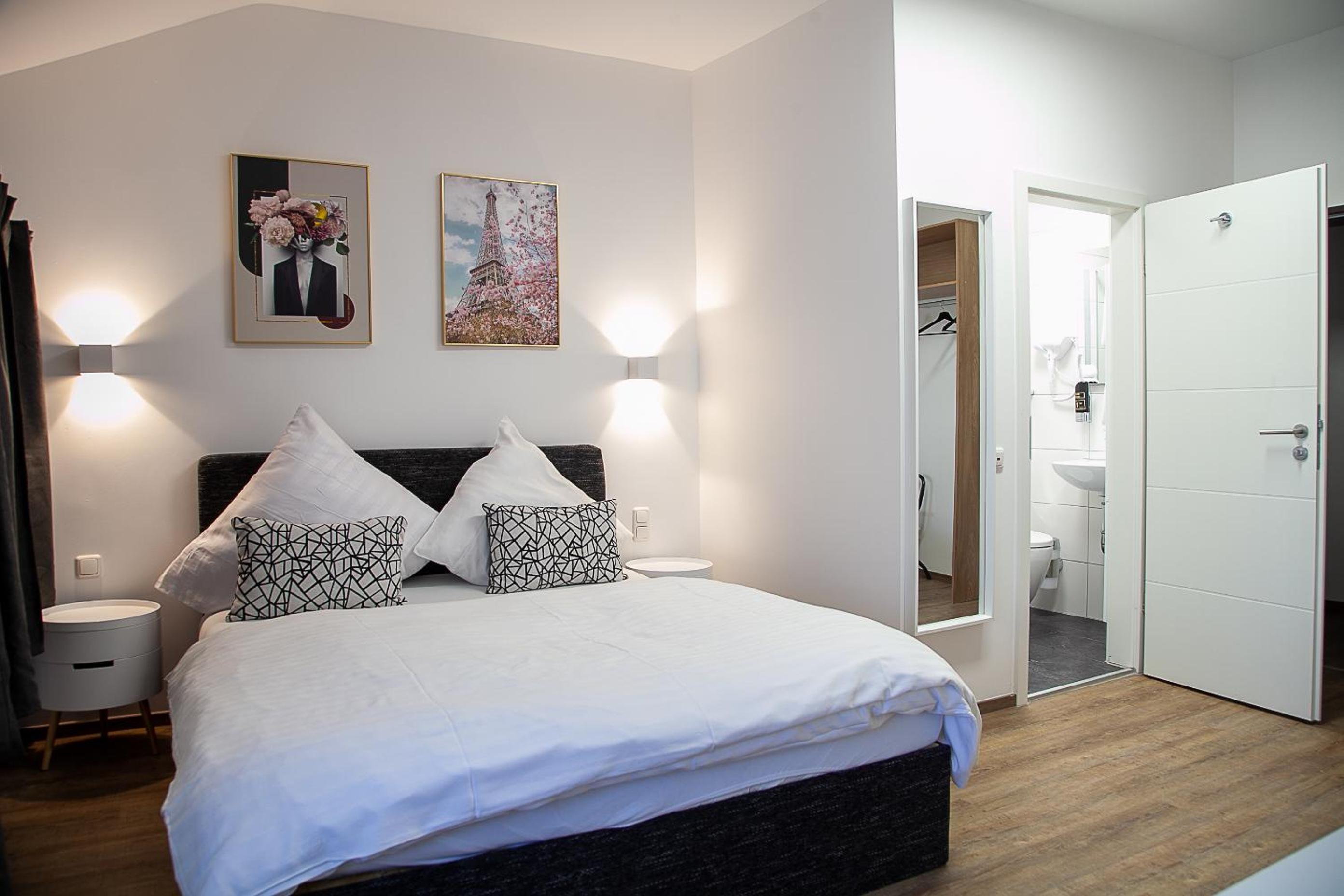 Double Room - Photo 8