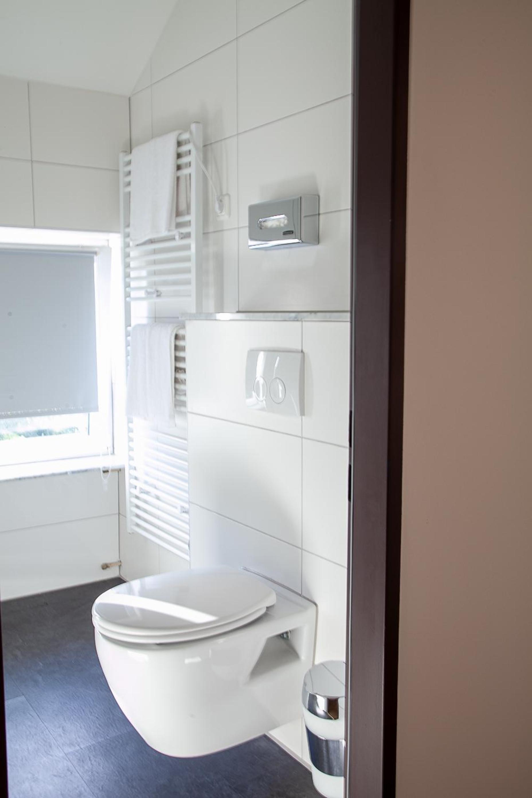 Twin Room with Private External Bathroom - Photo 4