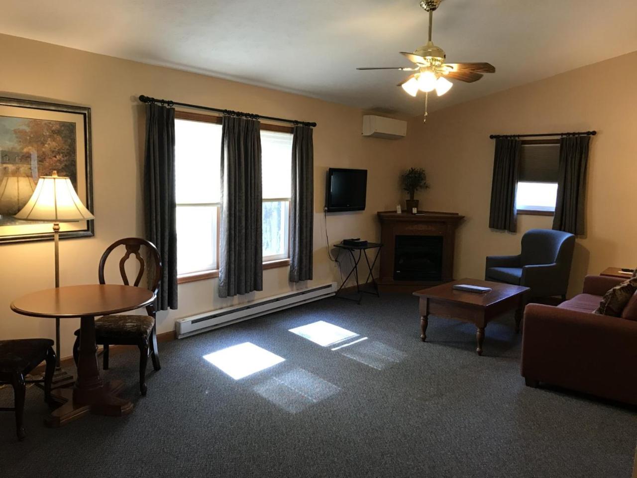 King Suite with Fireplace - Photo 6