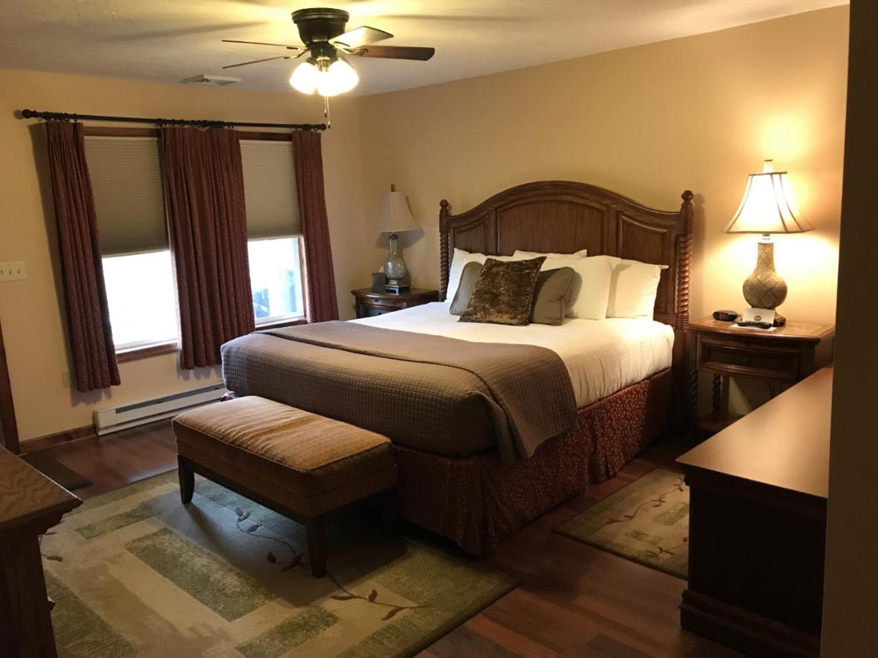 King Suite with Fireplace - Photo 1