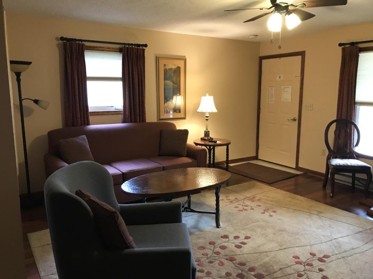 King Suite with Fireplace - Photo 9