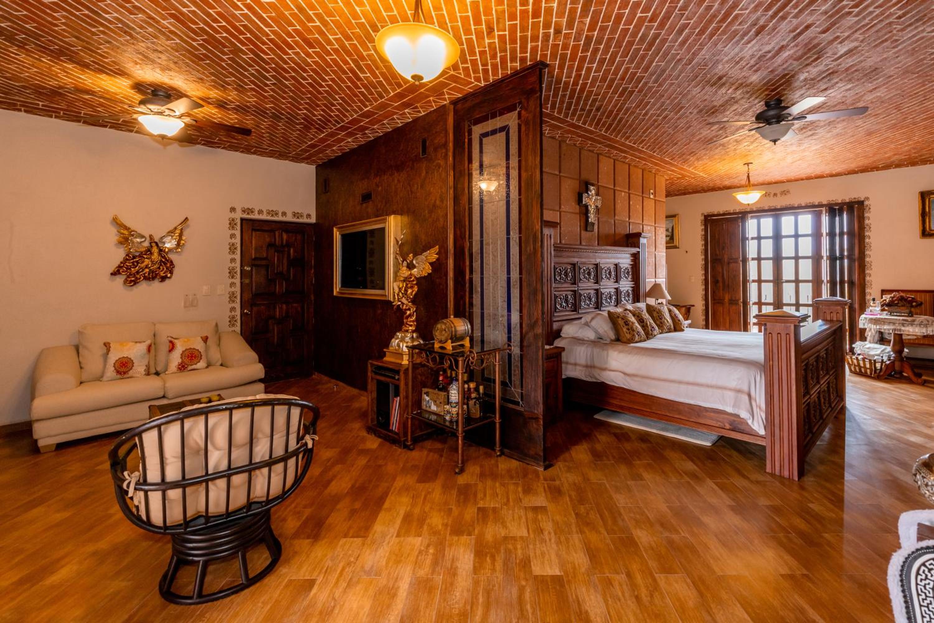 Deluxe Suite photo 1