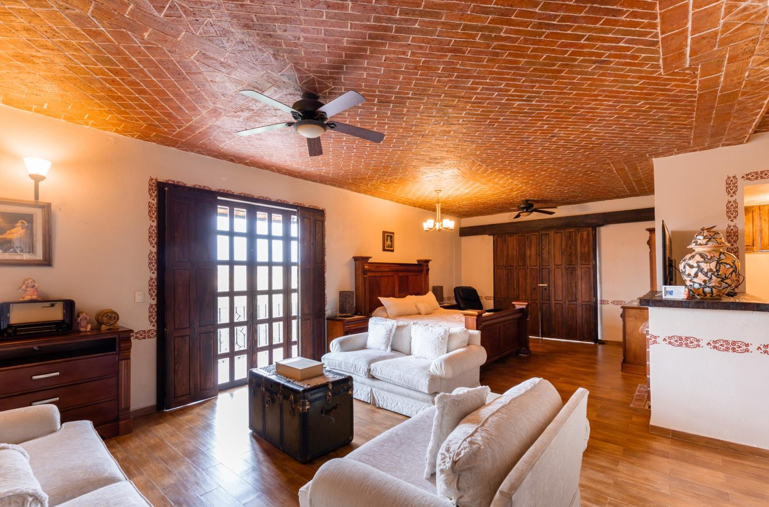 Deluxe Suite photo 3