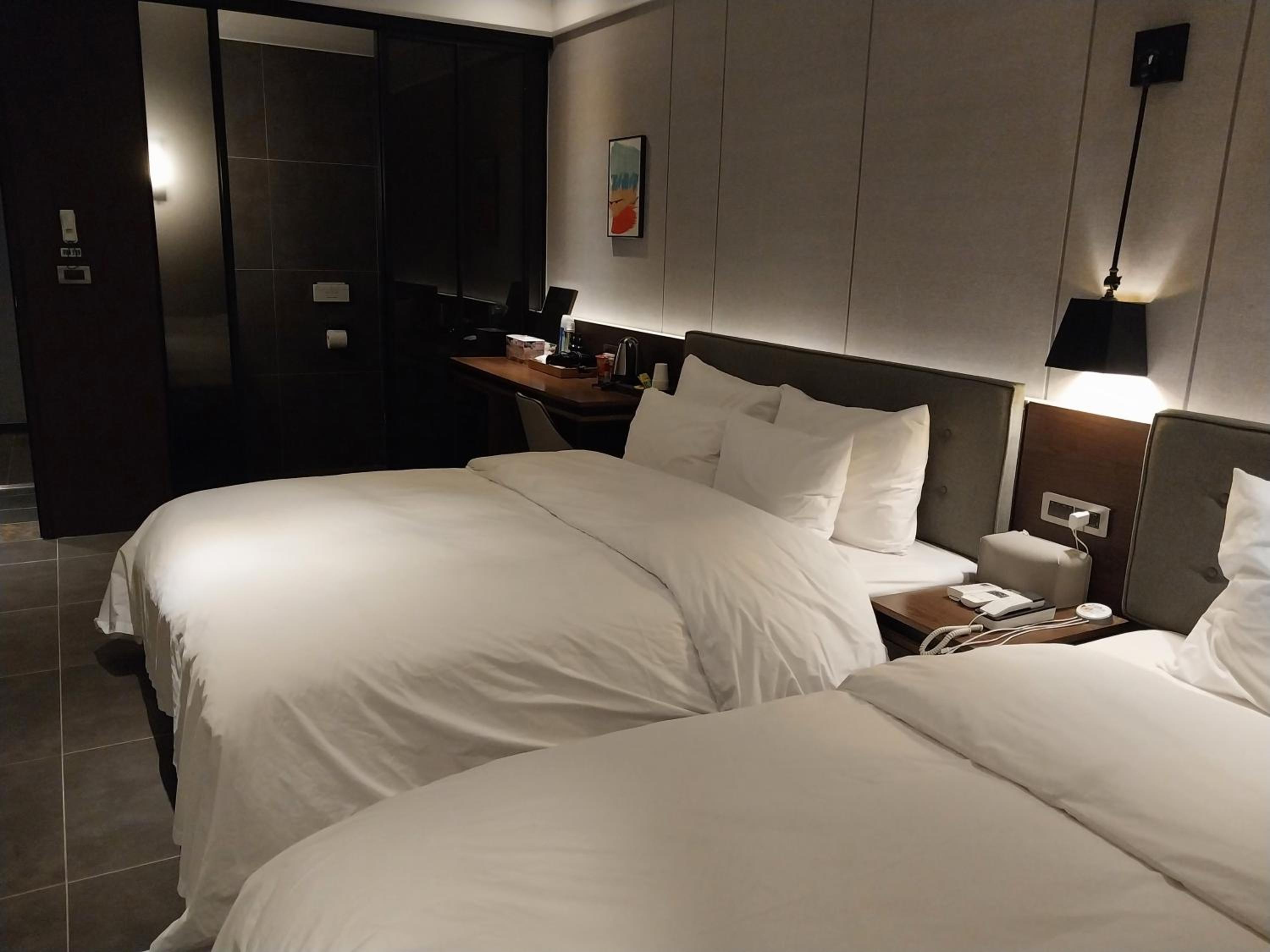 Twin Room with Bath - Photo 2