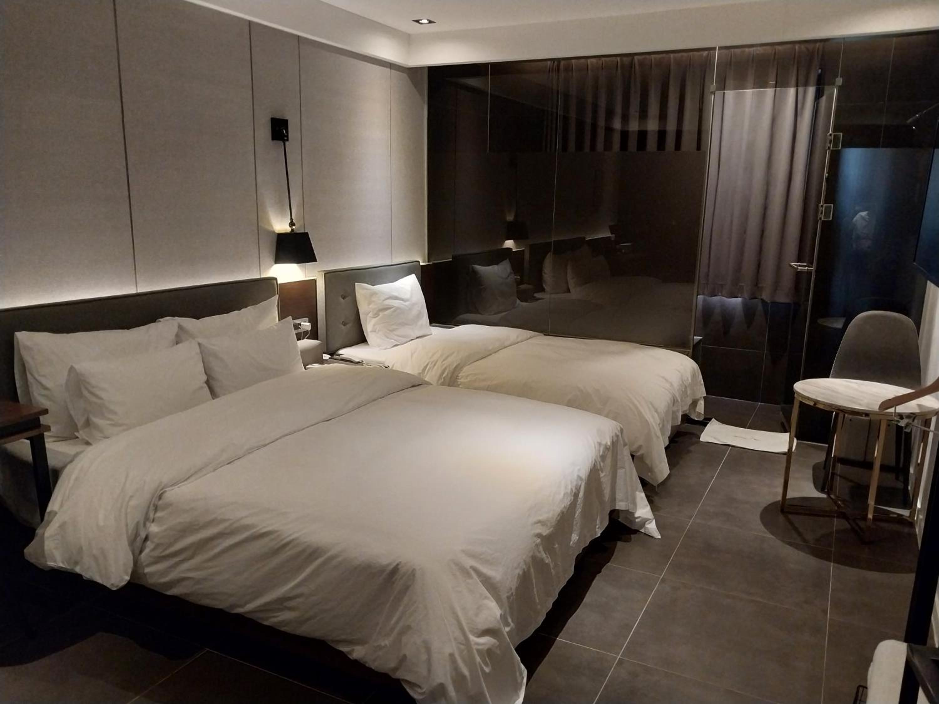 Twin Room with Bath - Photo 3