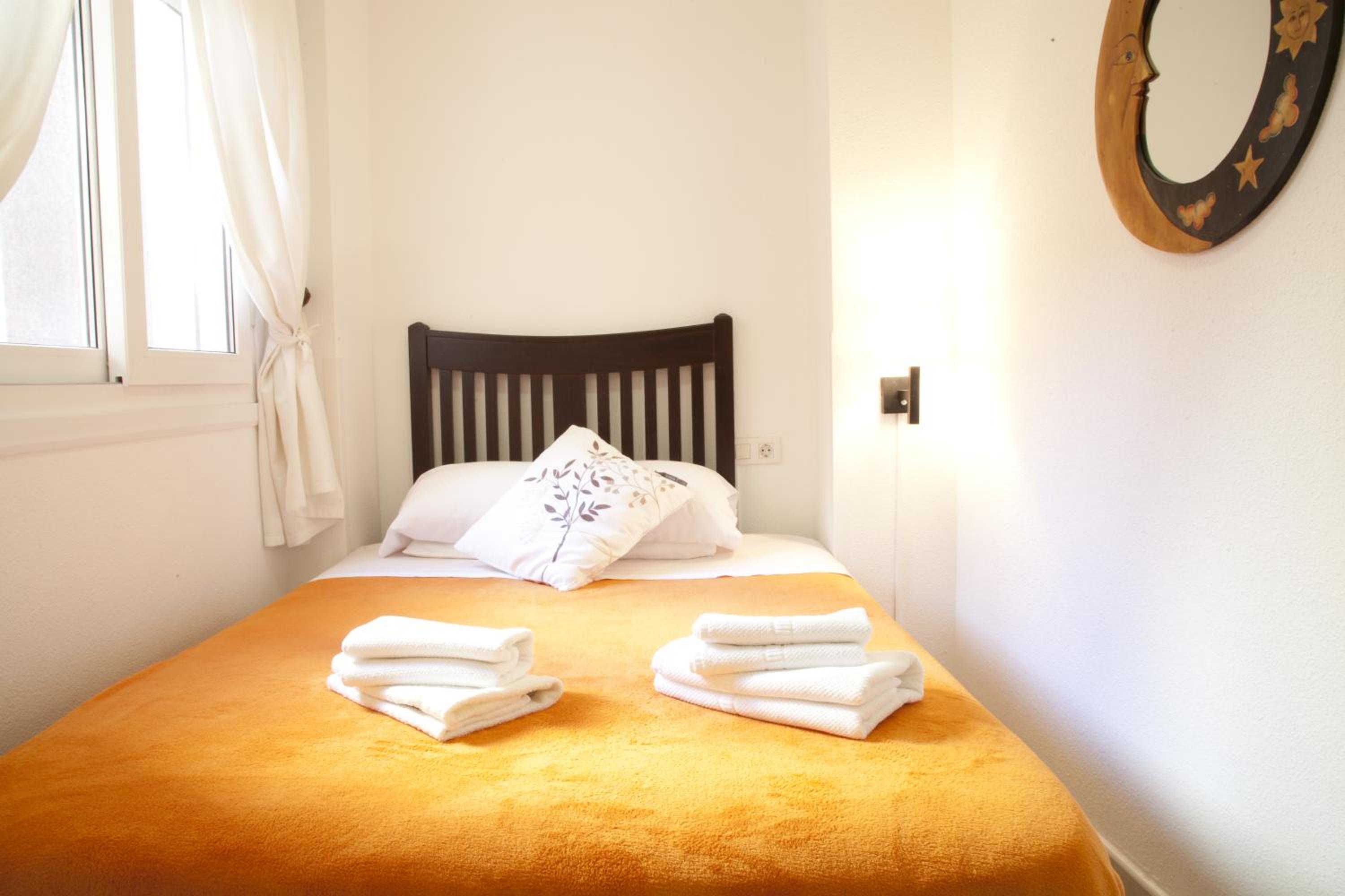 Apartamento de Dos Habitaciones con Vista a la Calle (5 Adultos)