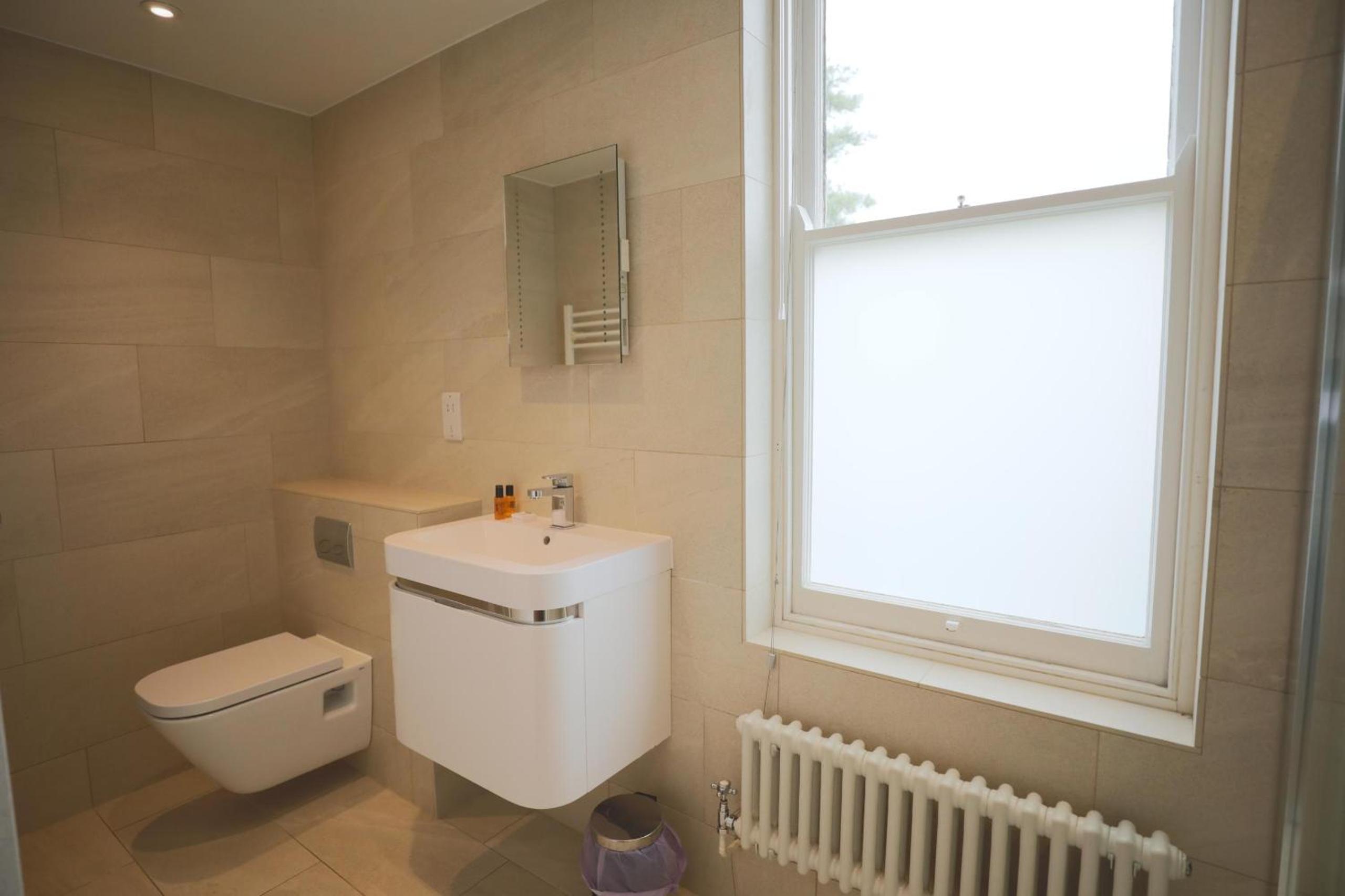Standard Single Room with Shower photo 3