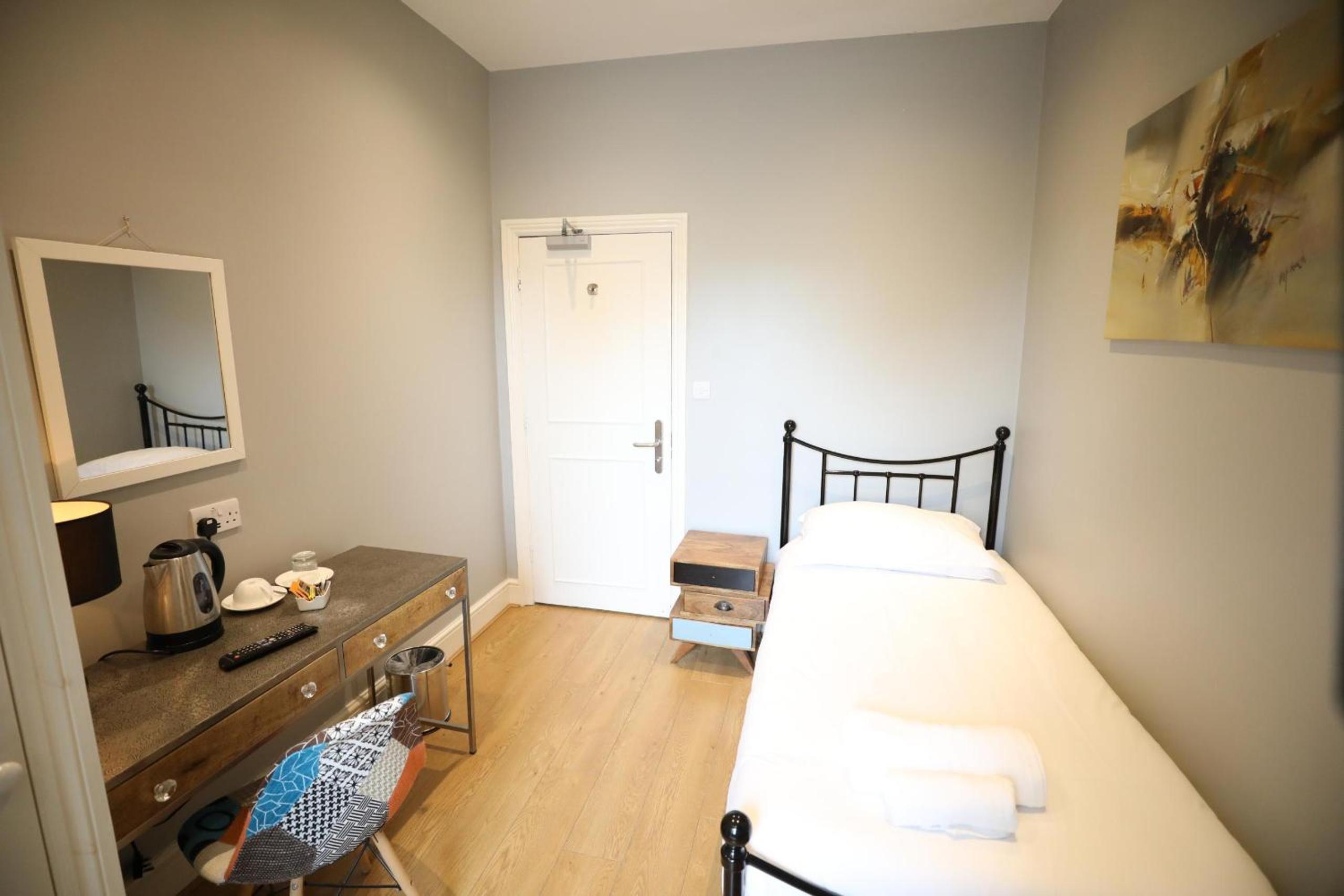 Standard Single Room with Shower photo 2