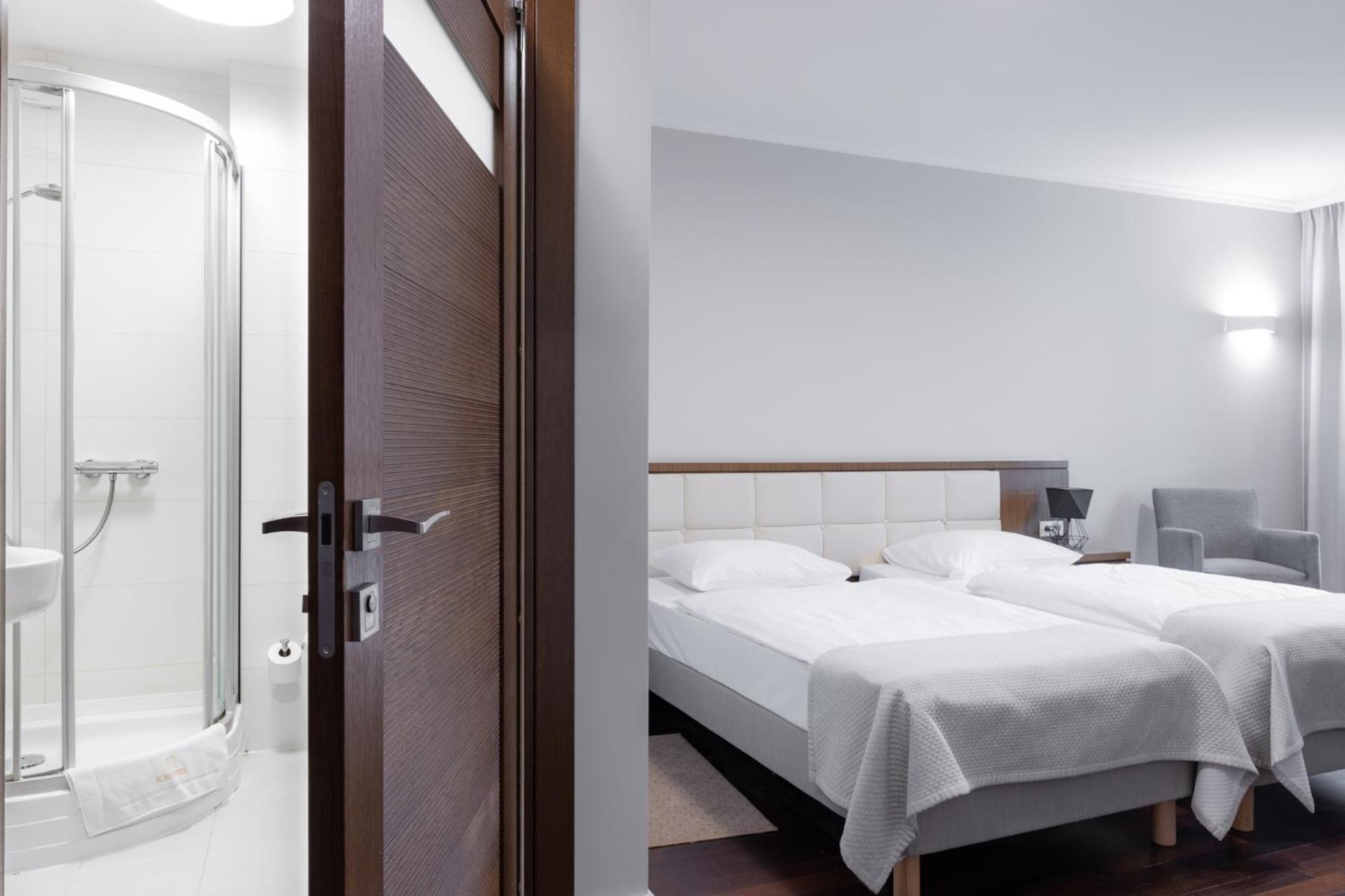 Standard Twin Room - Photo 1