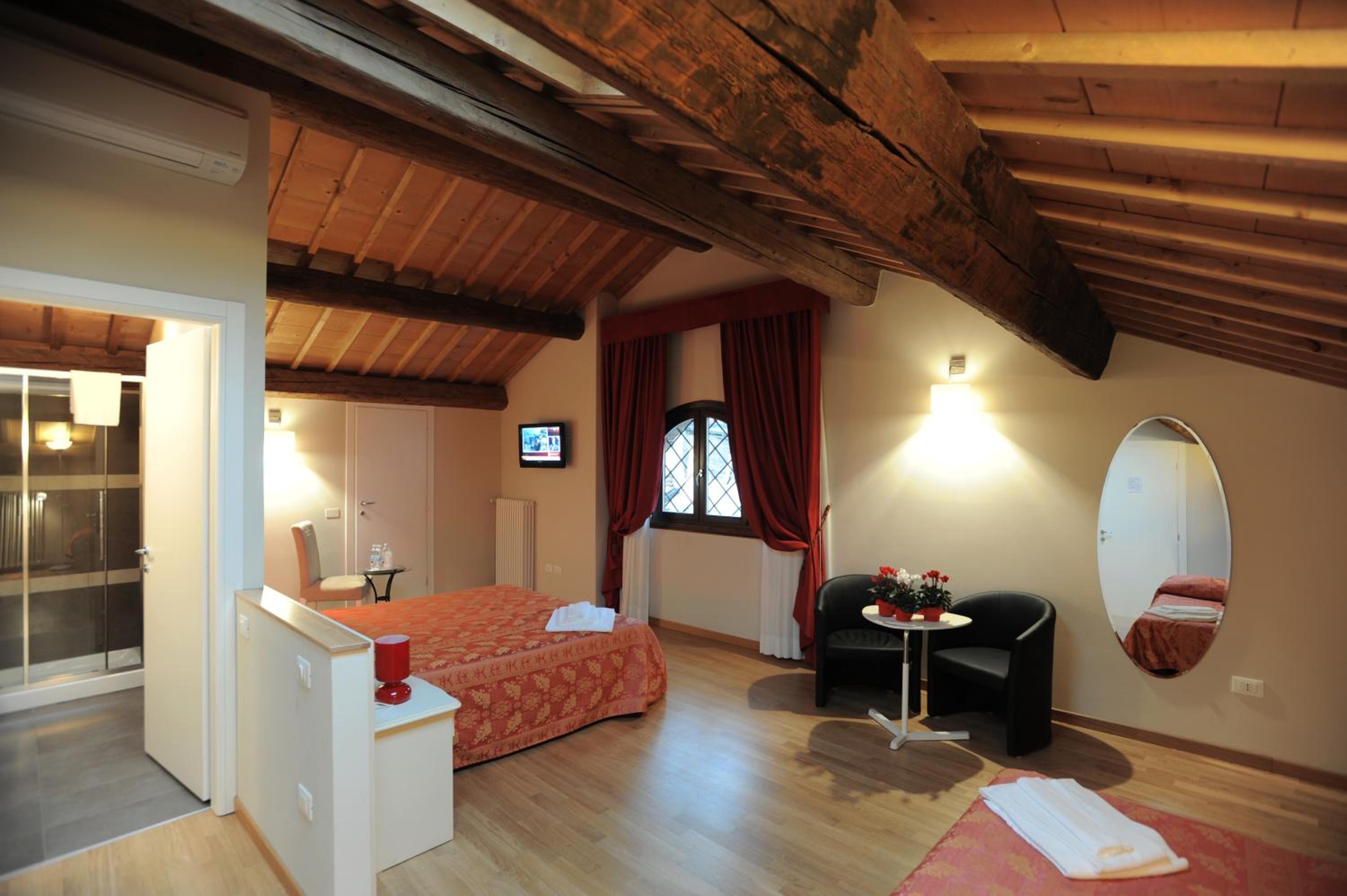 Superior Triple Room photo 3