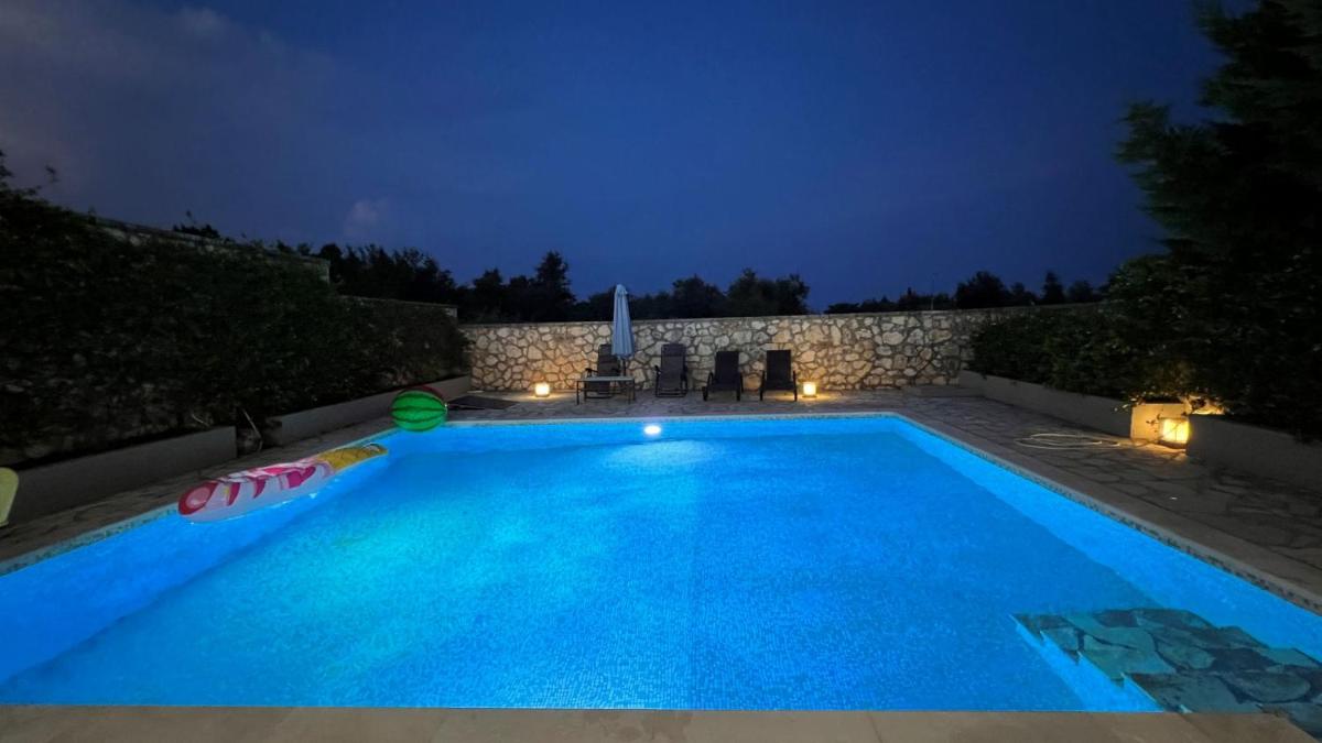 Three-Bedroom Villa photo 3