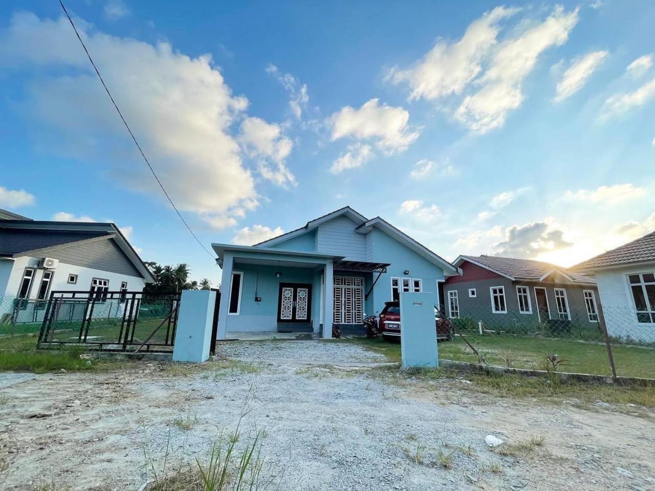 Three-Bedroom House photo 2