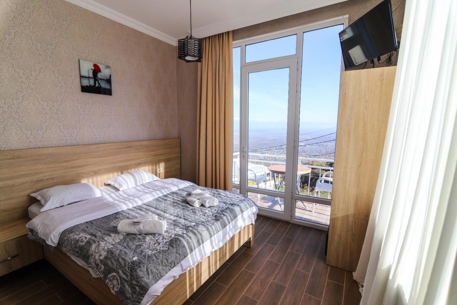 Deluxe Double Room with Balcony photo 3