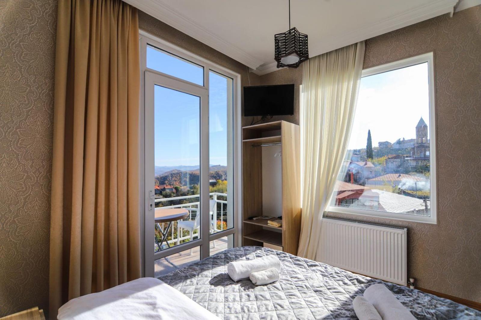 Deluxe Double Room with Balcony photo 2