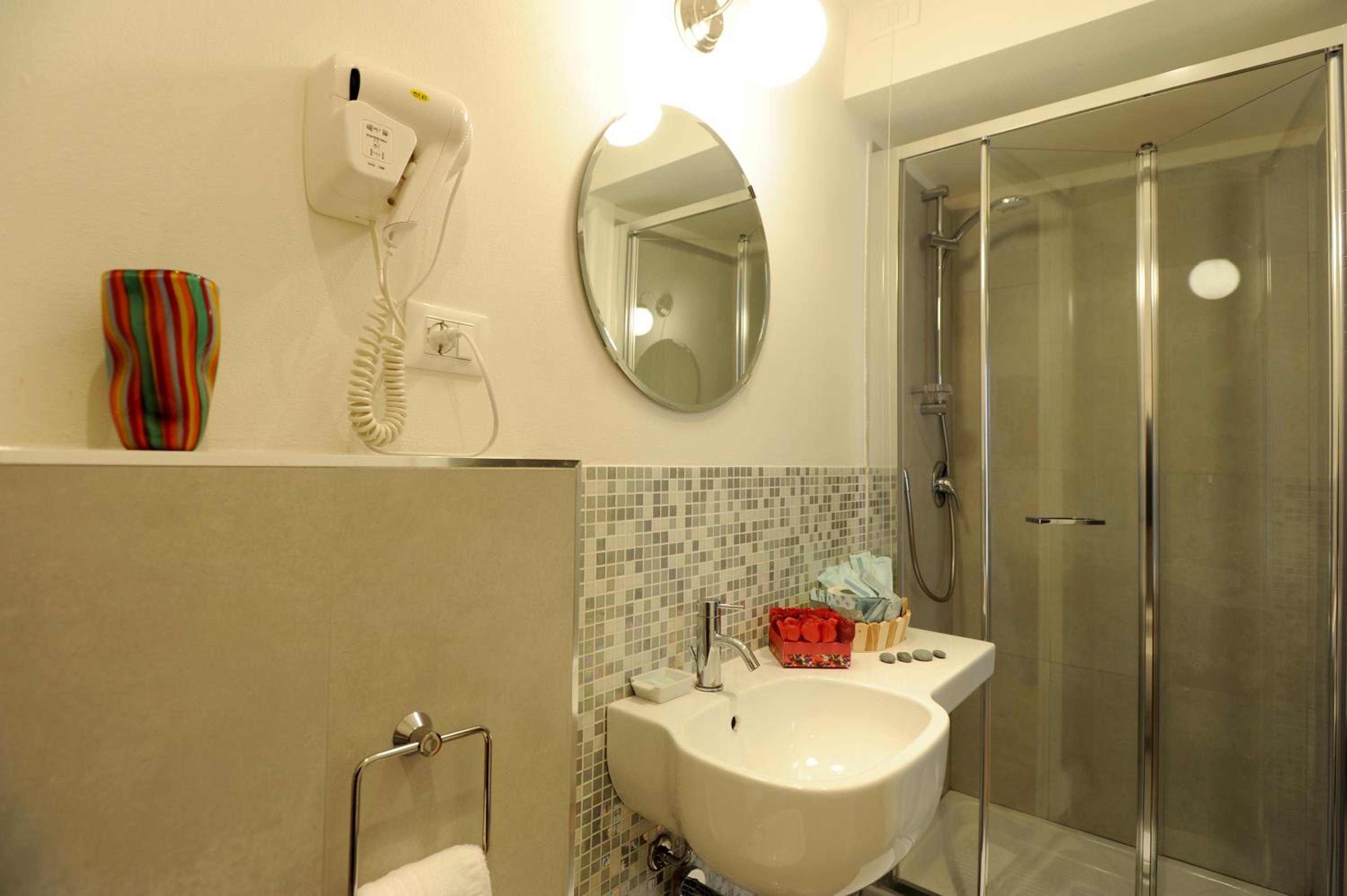 Double Room - Photo 7