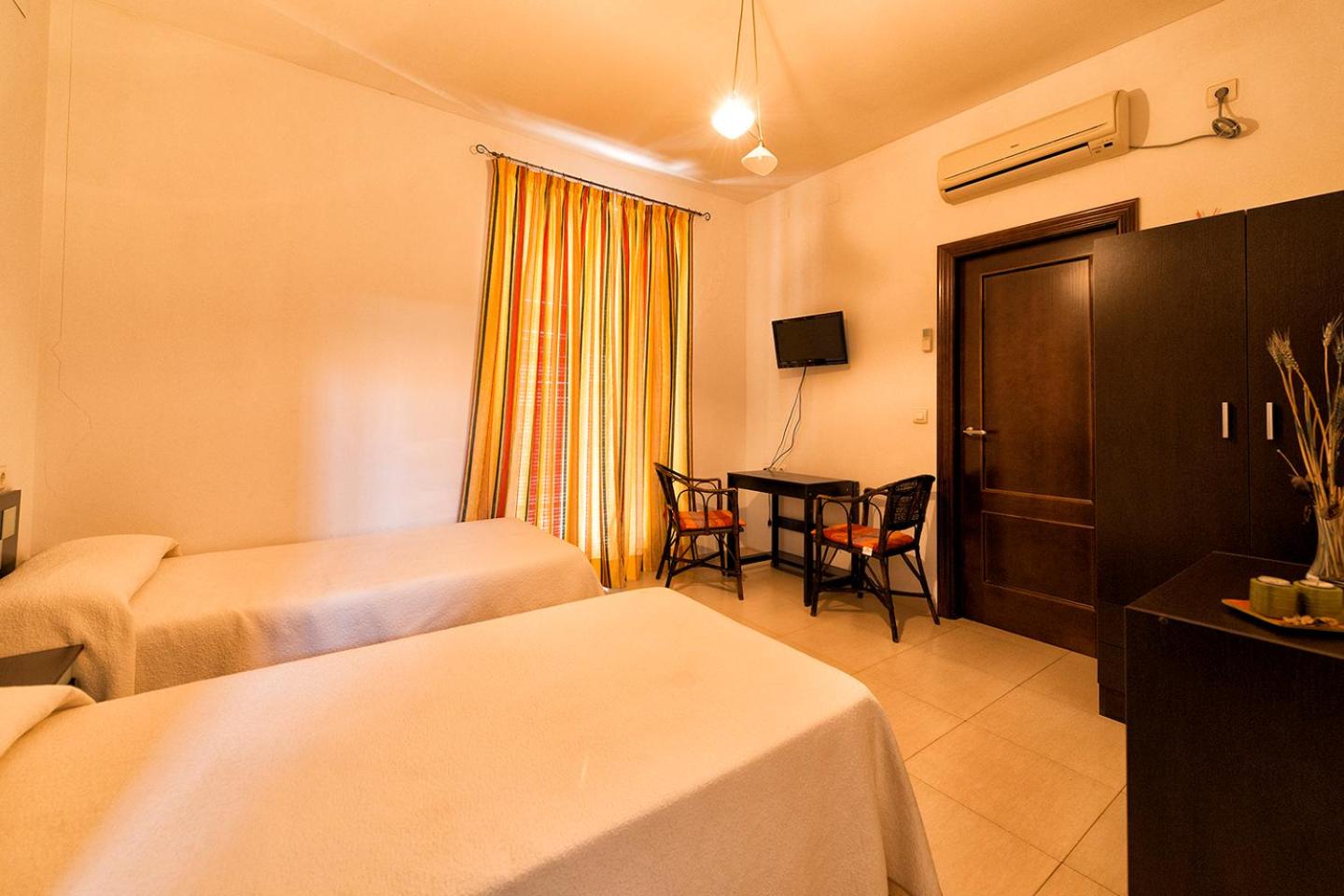 Twin Room - Photo 4