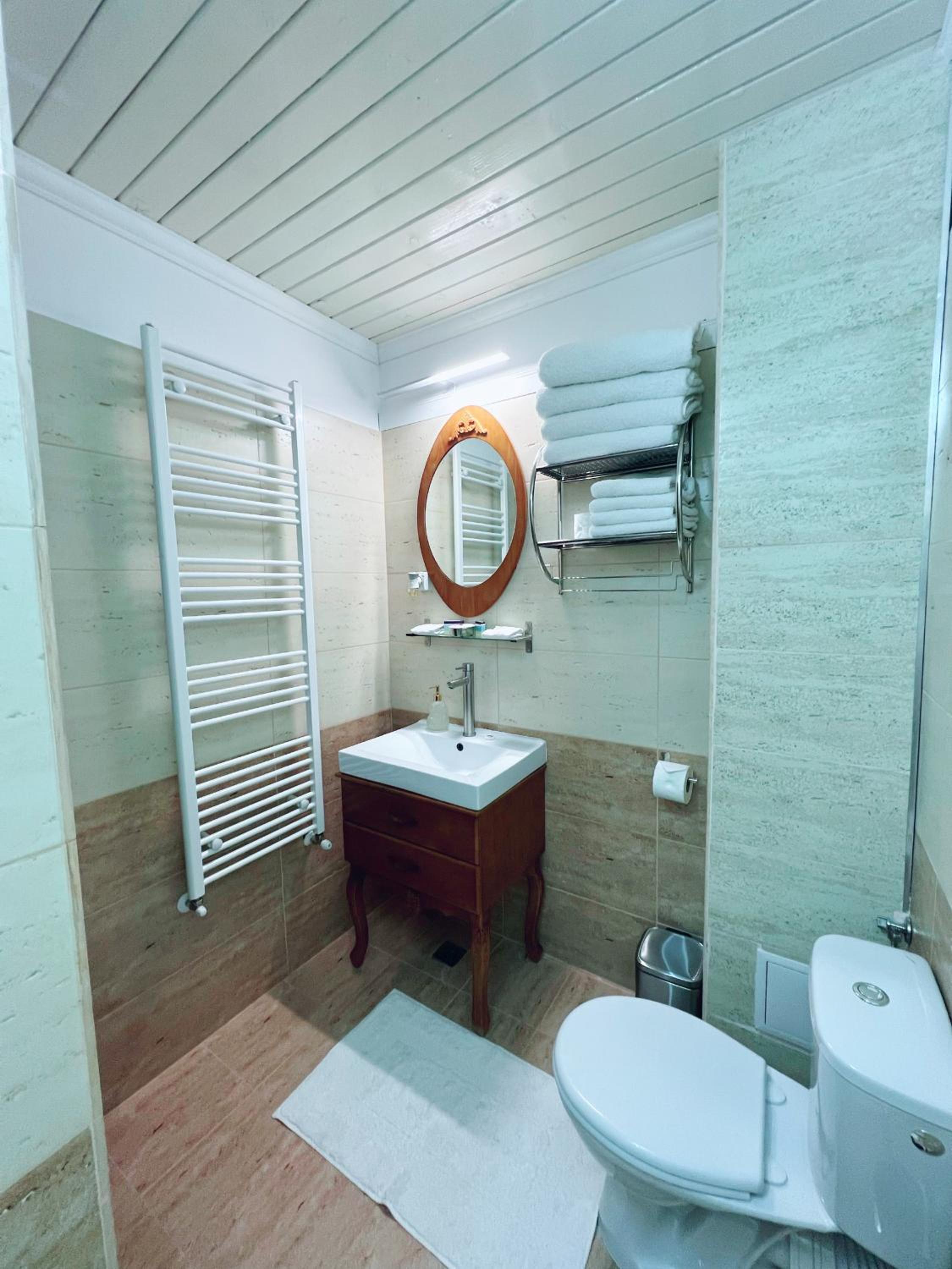 Apartment with Balcony - Photo 2