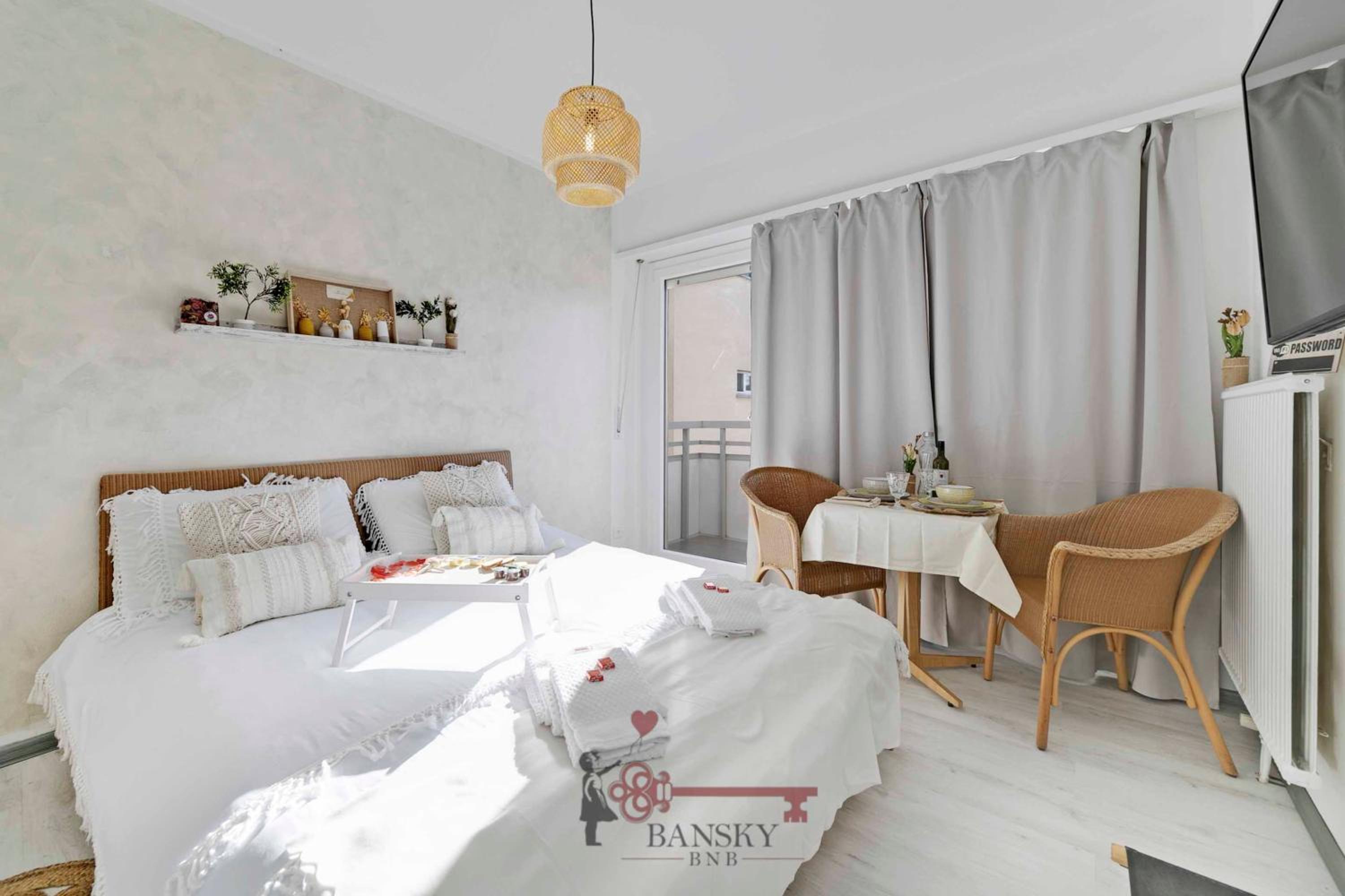 One-Bedroom Apartment - Photo 8