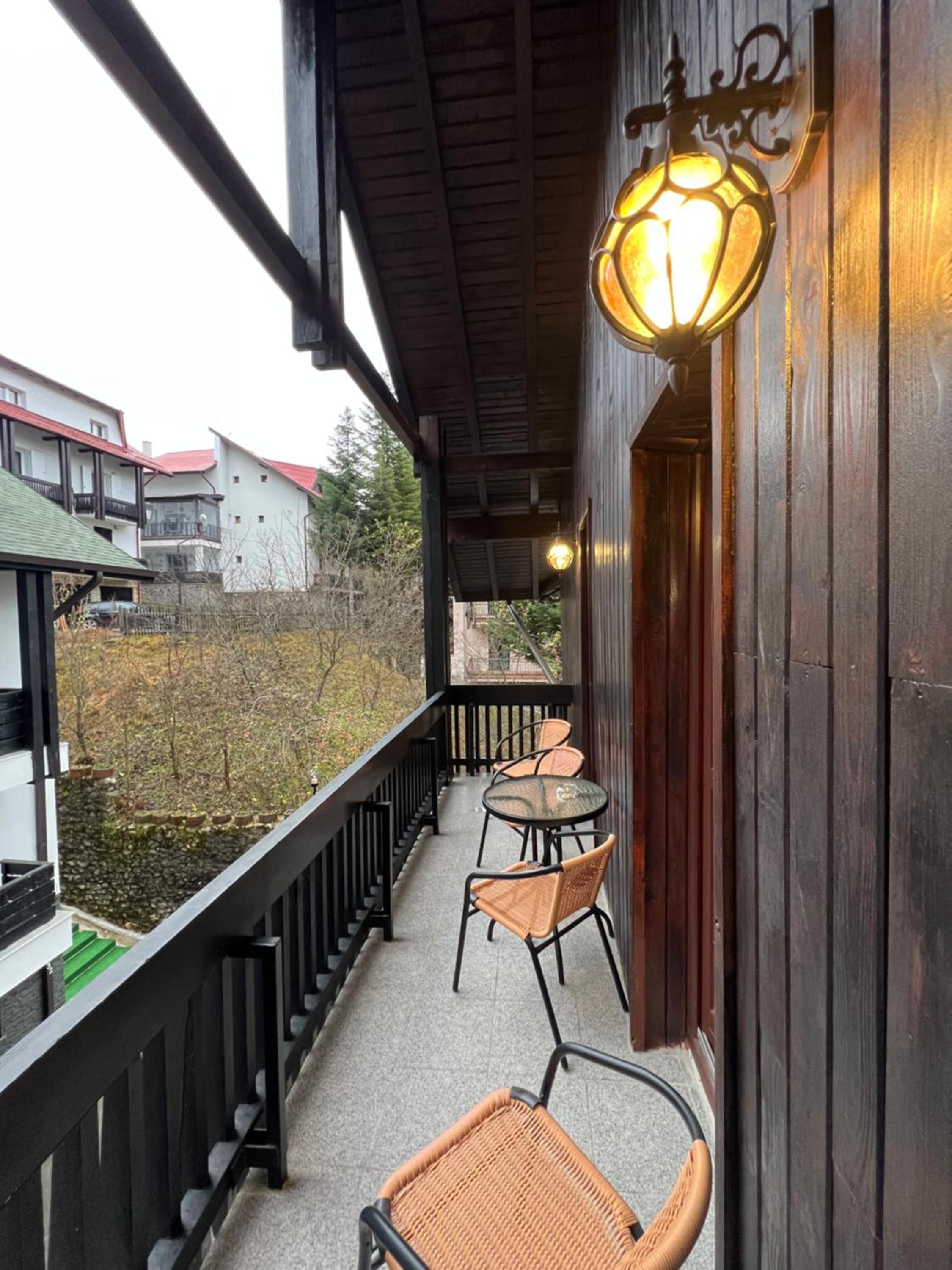 Apartment with Balcony - Photo 7