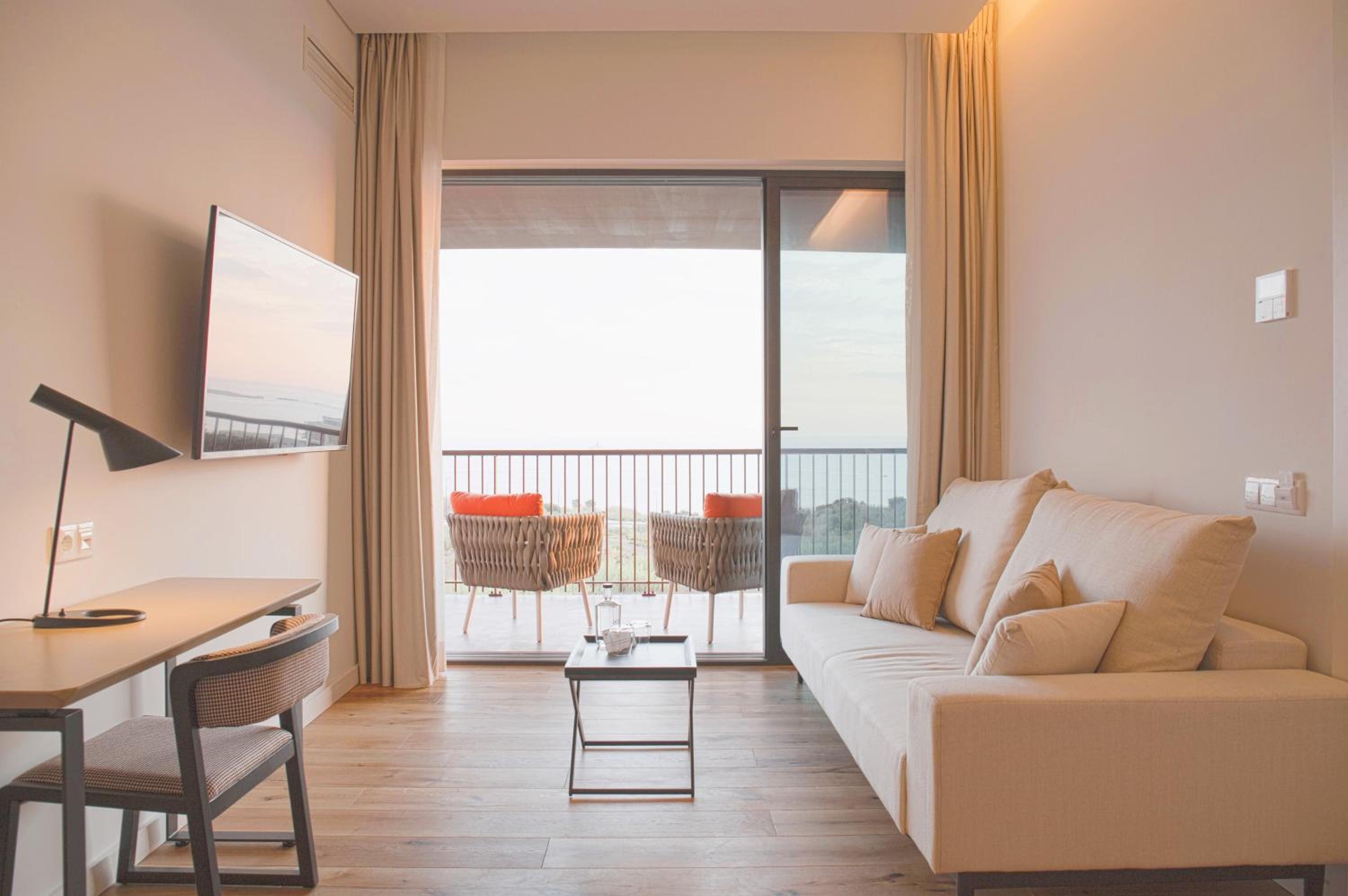Suite with Sea View - Photo 3