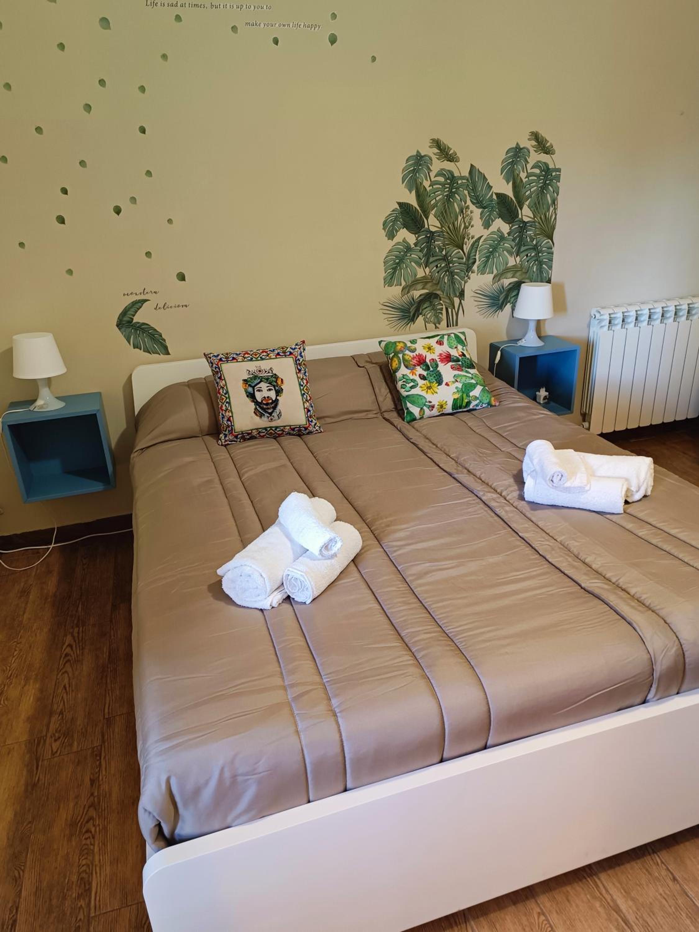 Double Room with Balcony - Photo 8