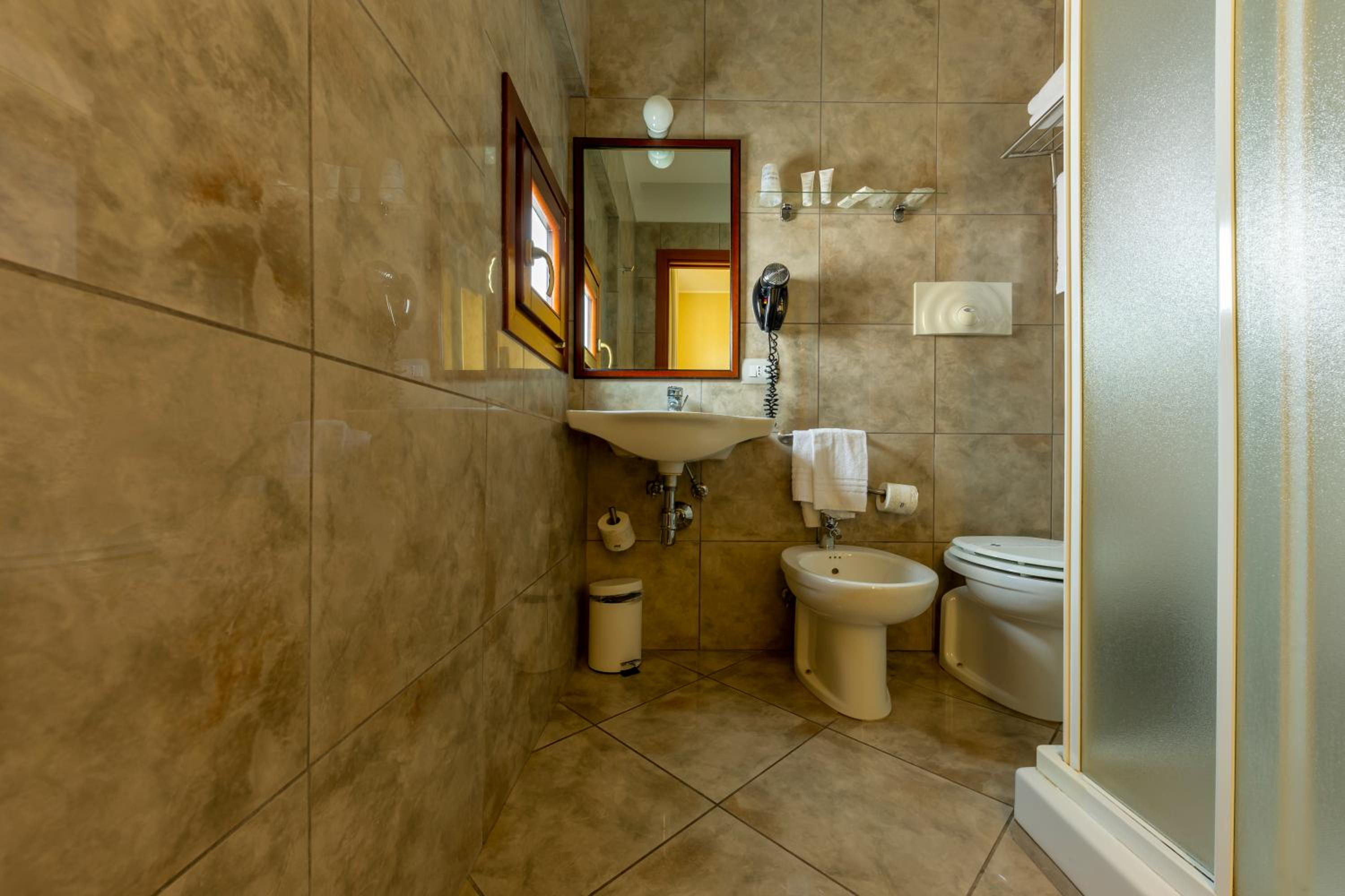 Economy Double Room - Photo 5