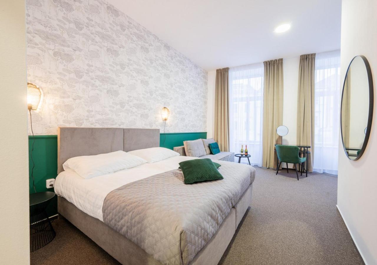 Deluxe King Room photo 1