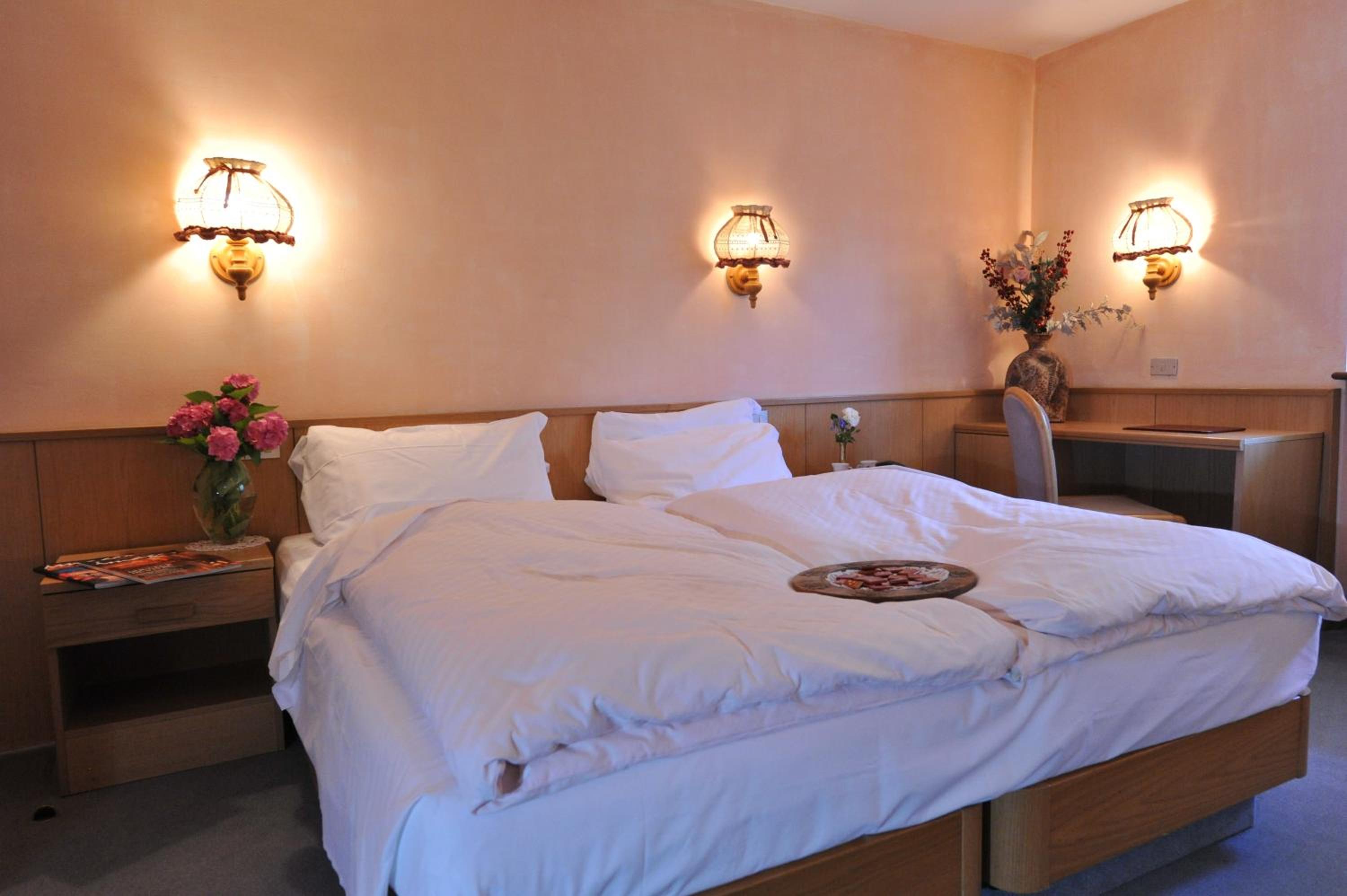 Standard Double Room - Photo 2