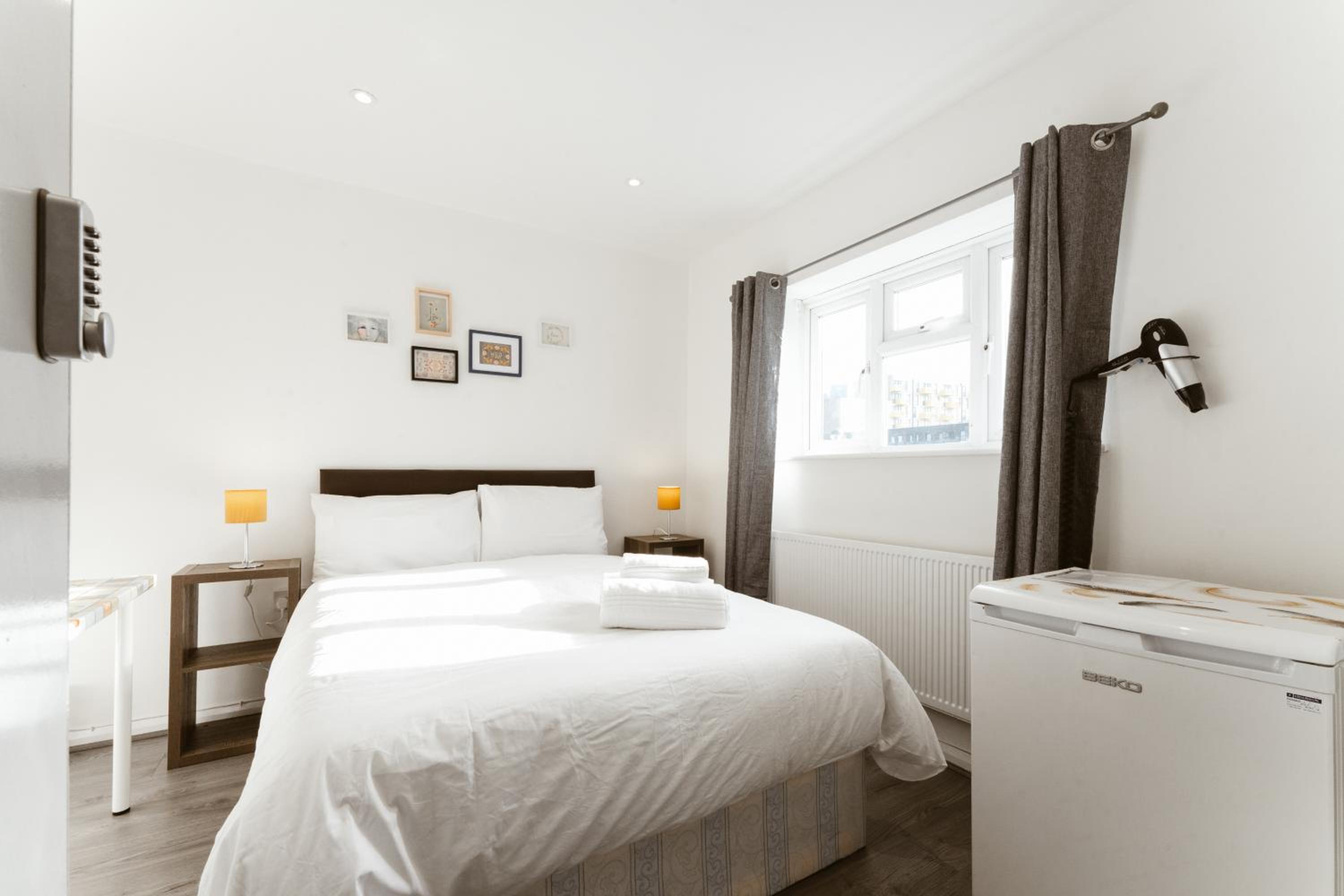 Double Room with Shared Bathroom photo 1