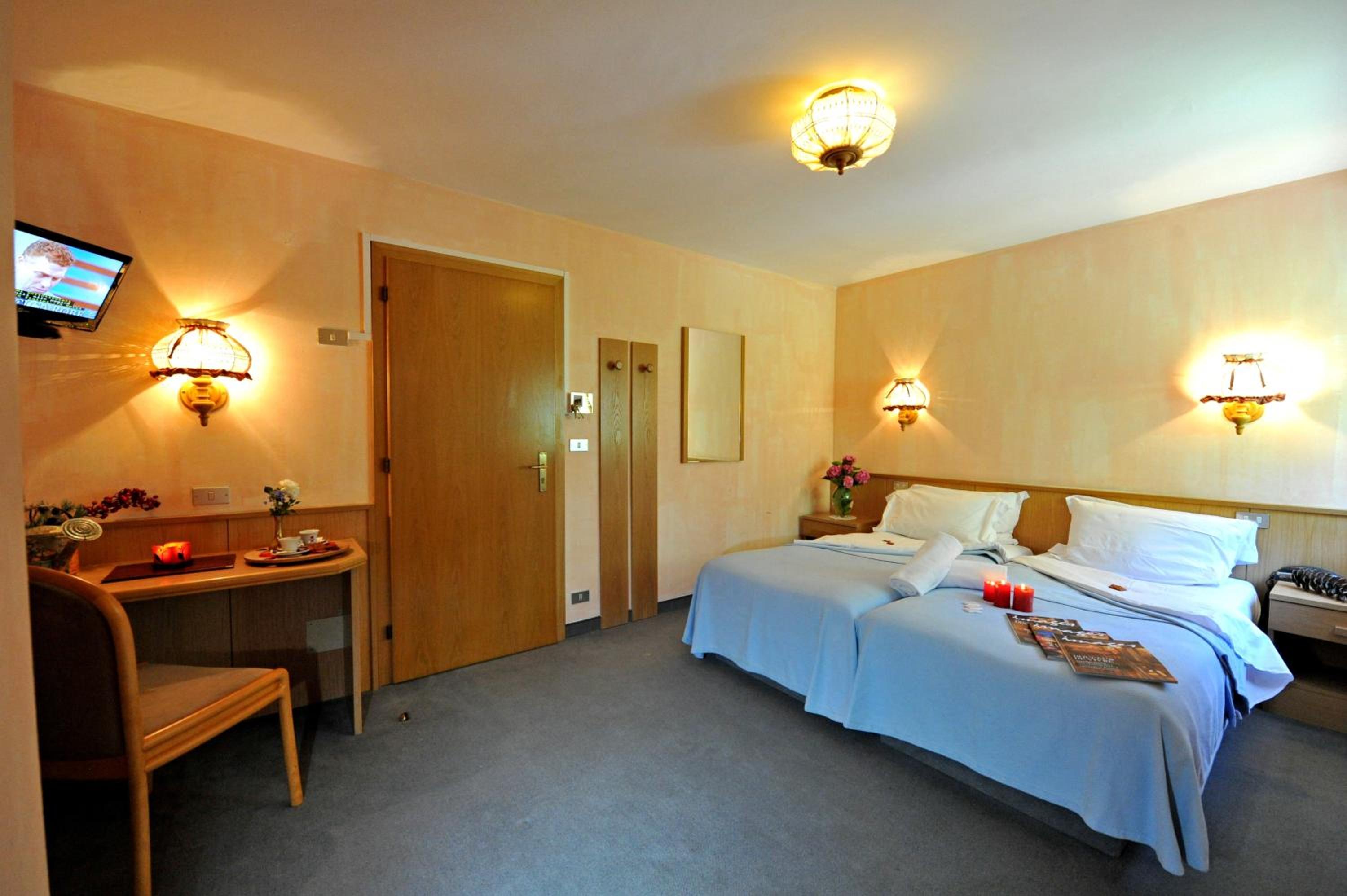 Standard Double Room - Photo 3